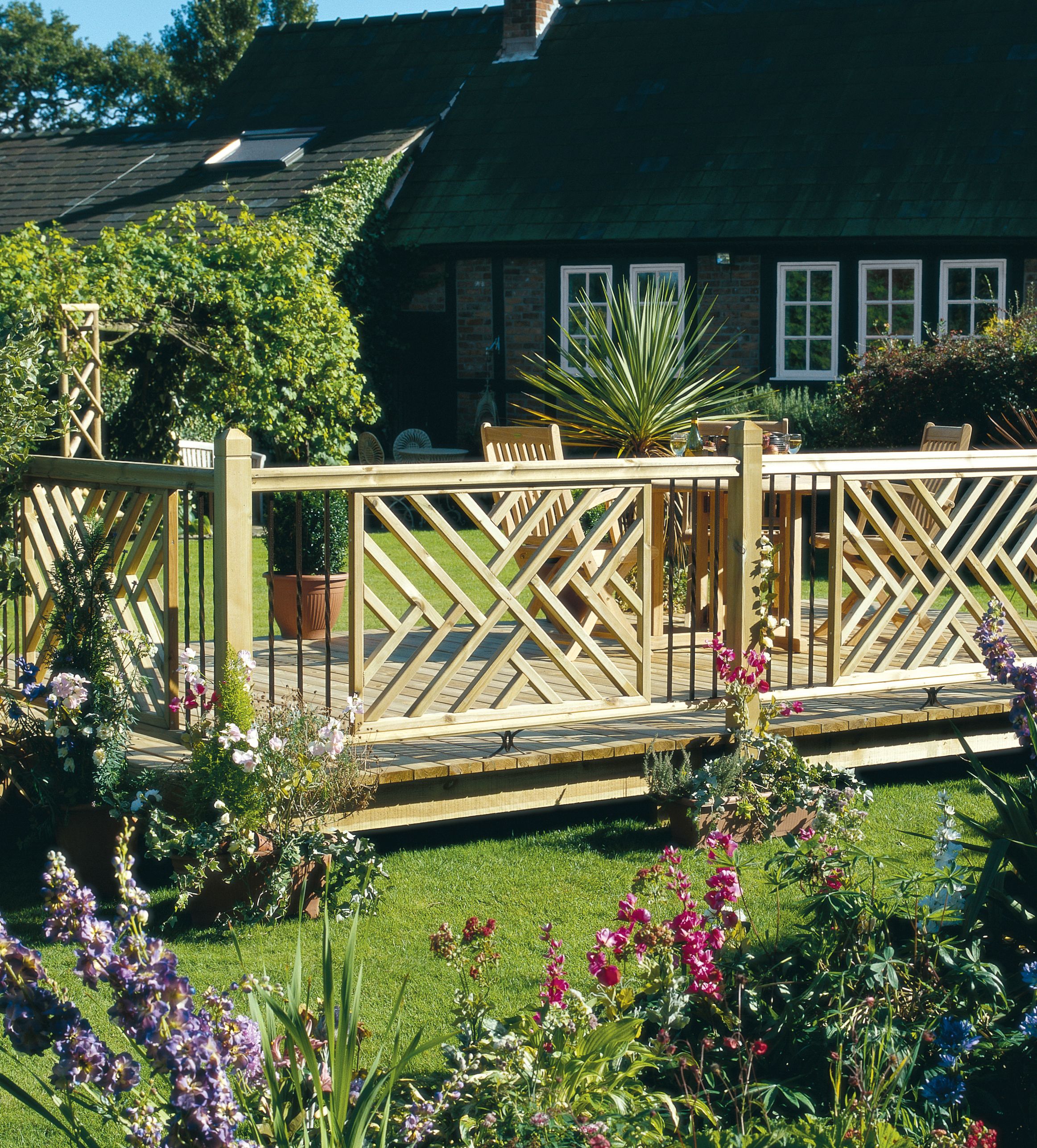 Richard Burbidge Decking Traditional Decorative panel Pressure treated Trellis panel (W)1.13m (H)0.76m