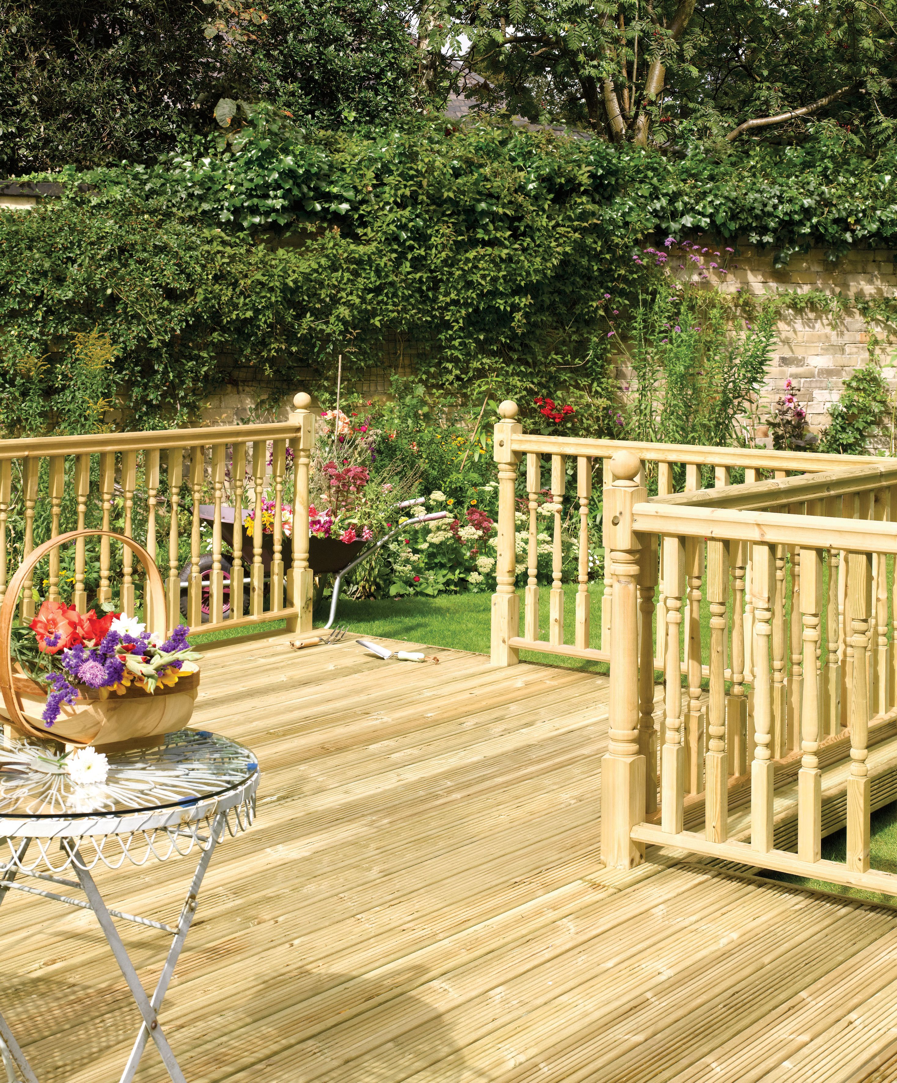 Richard Burbidge Green Redwood Colonial Deck post (H)1.2m (W)82mm (T)82mm