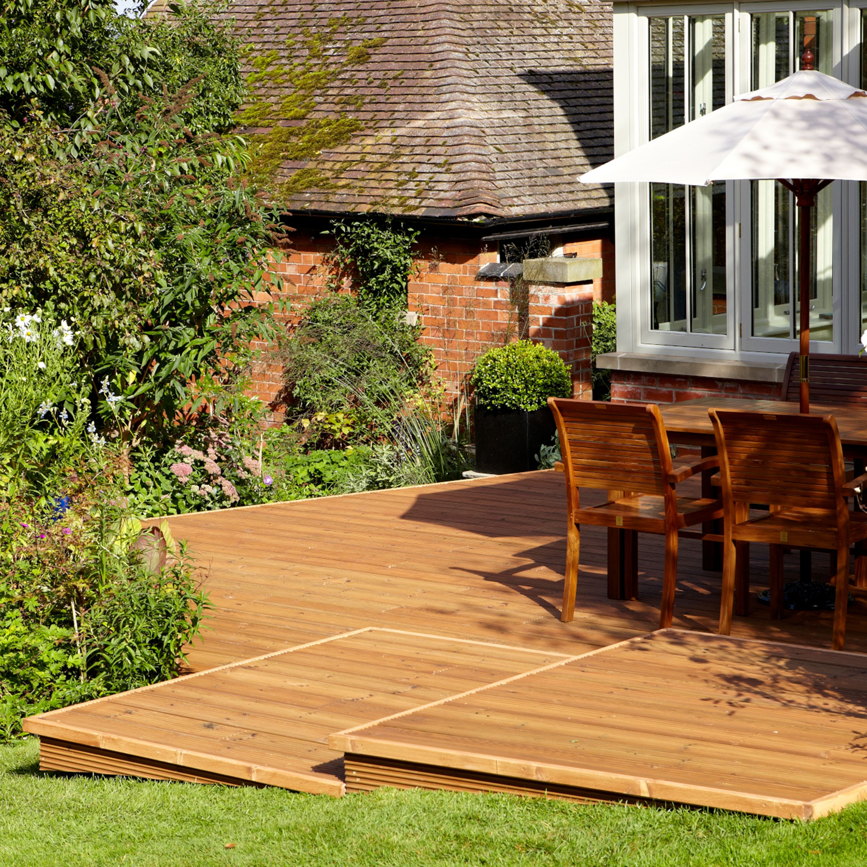 Ronseal Ultimate Protection 5Ltr Country Oak Anti Slip Decking Stain - 10