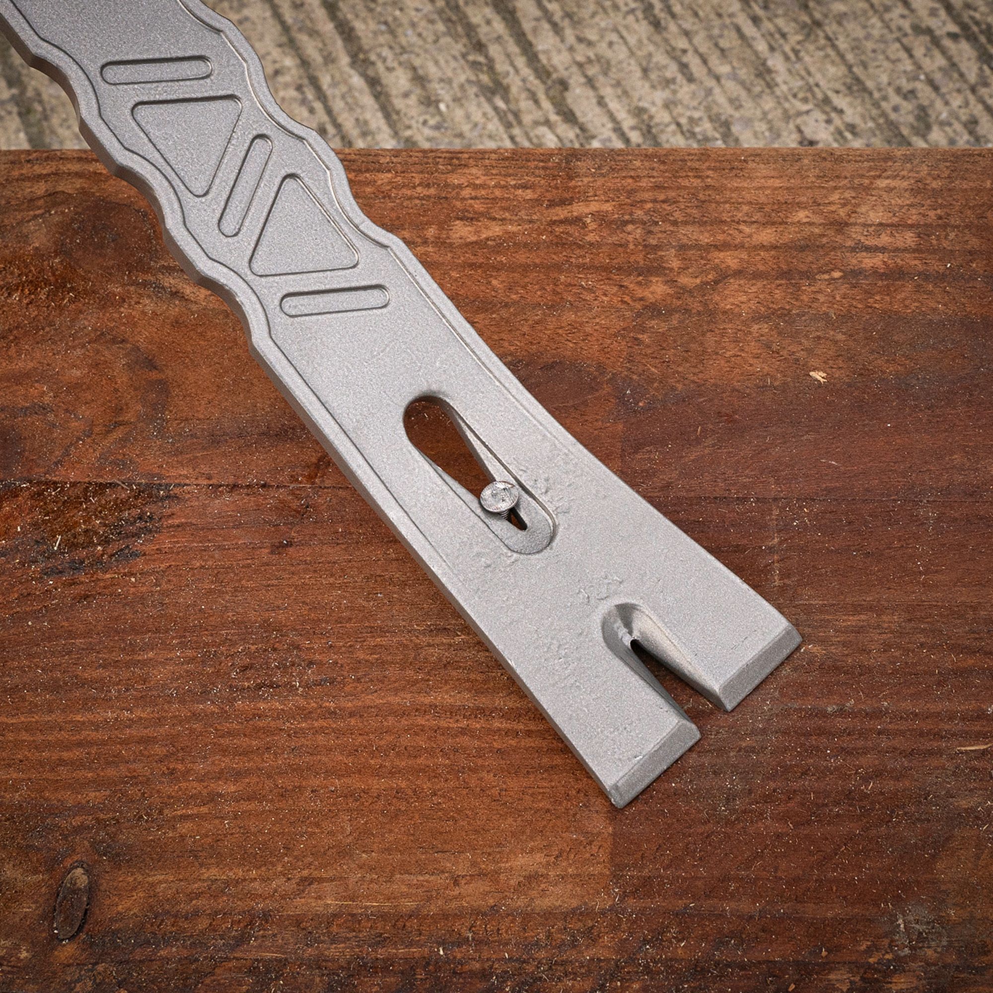 Roughneck 376mm Alloy steel Pry bar