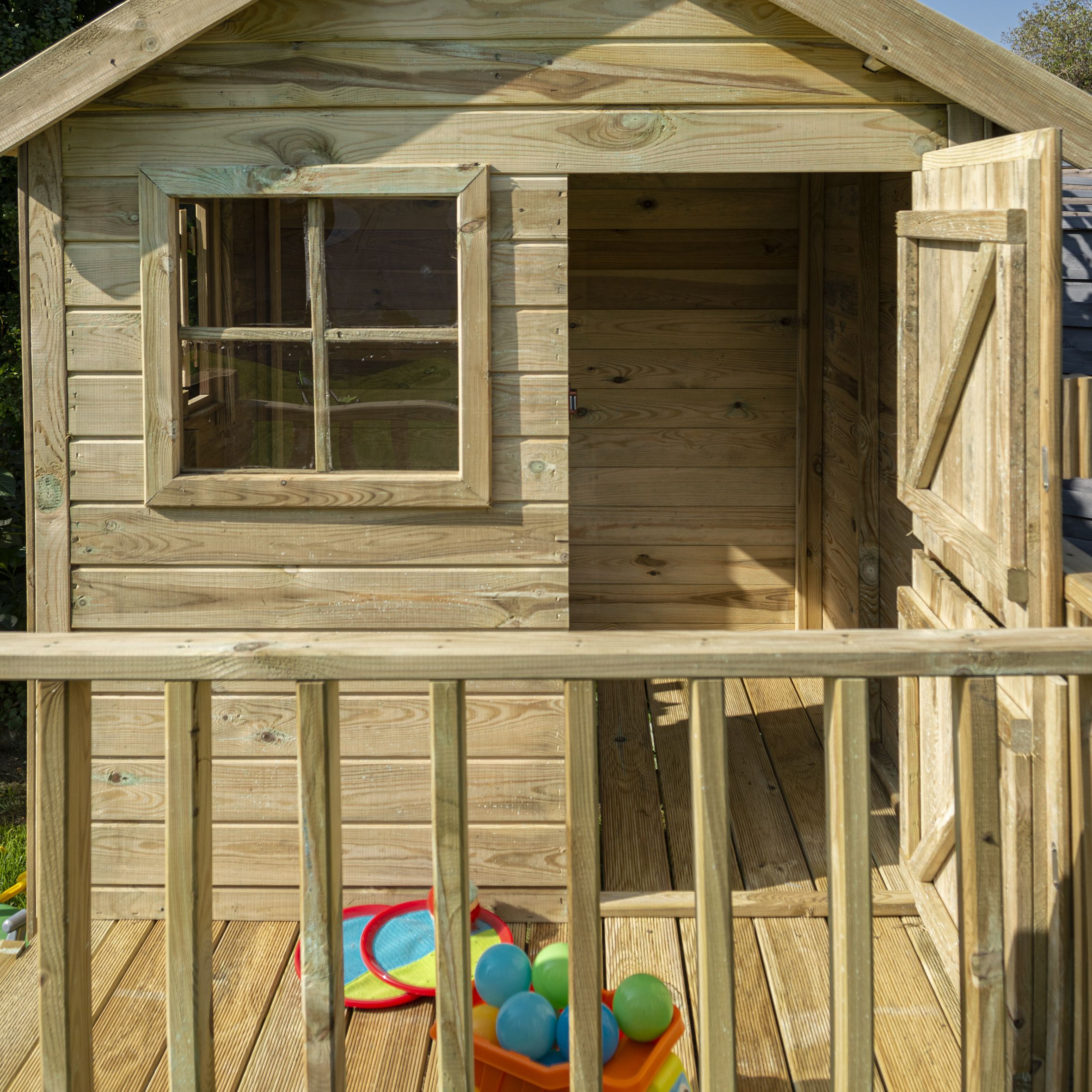 Cozy cabin playhouse online