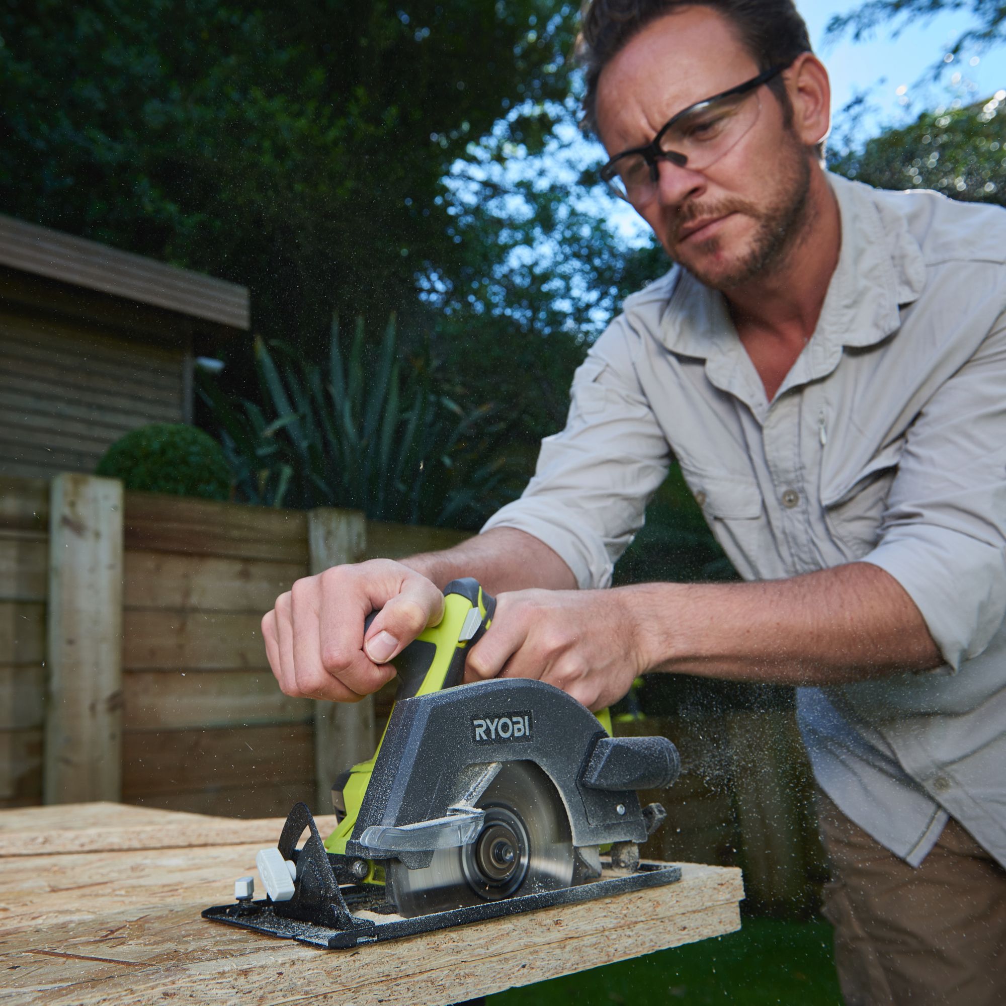 Ryobi 18V Li-ion One+ Brushed Cordless Jigsaw & circular saw (1 x 2Ah & 1 x 4Ah) RCK182L-242S & R18DD3-120S