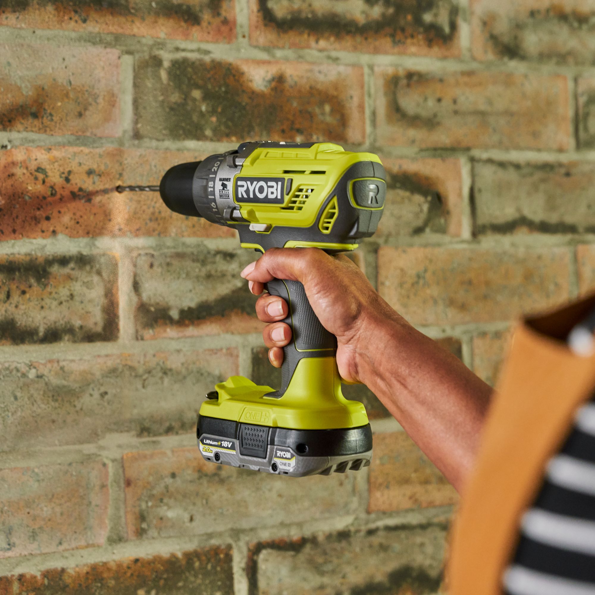 Ryobi 18V Li-ion One+ Brushed Cordless Jigsaw & circular saw (1 x 2Ah & 1 x 4Ah) RCK182L-242S & R18DD3-120S