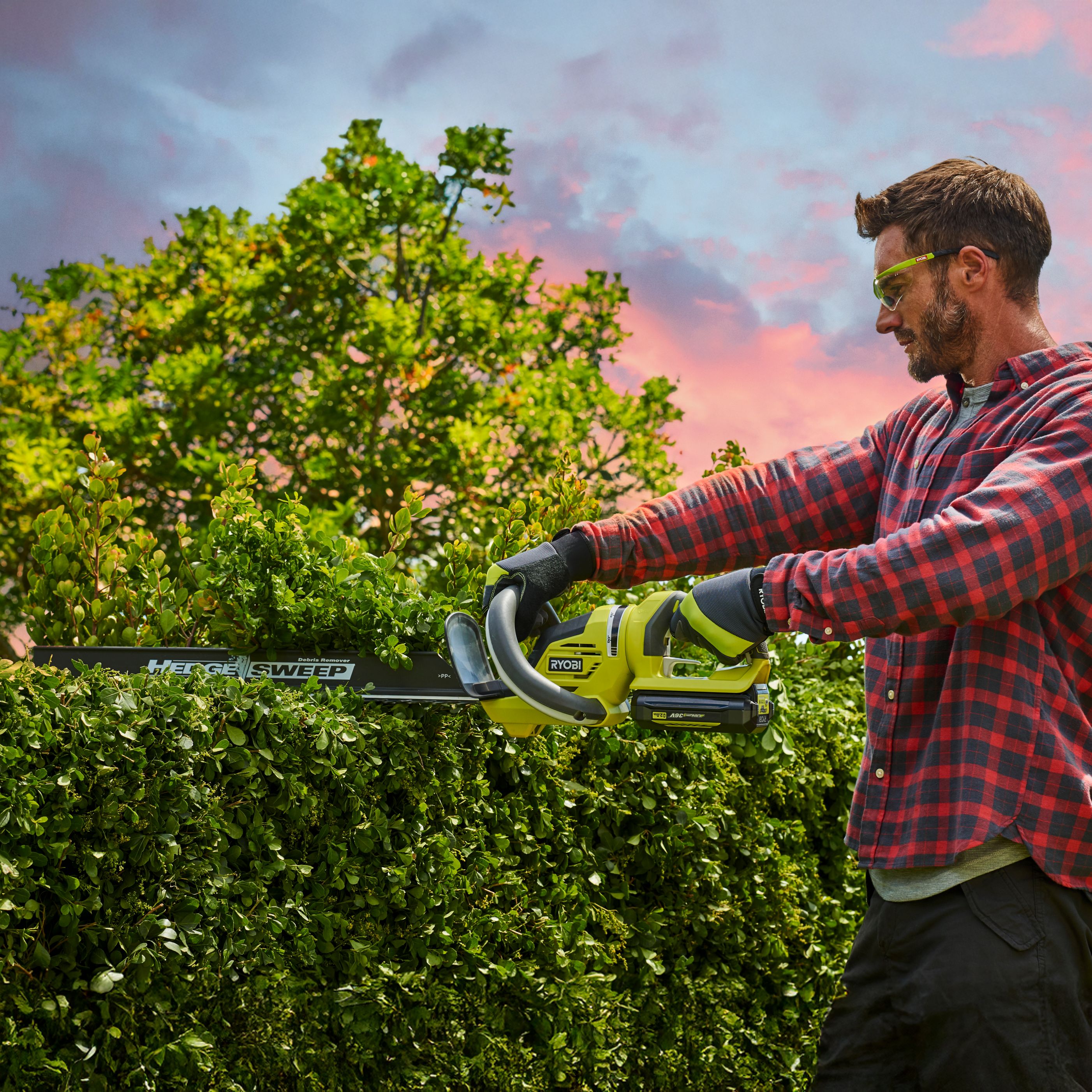 Ryobi 36V RHT36B61R Cordless 600mm Hedge trimmer BARE