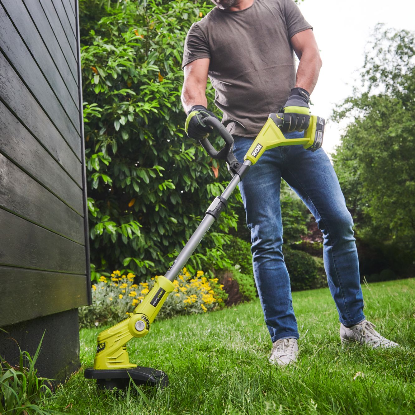 Ryobi ONE+ 18V 300mm Cordless Grass trimmer (1 x 2Ah) - RLT183220S - Refurbished
