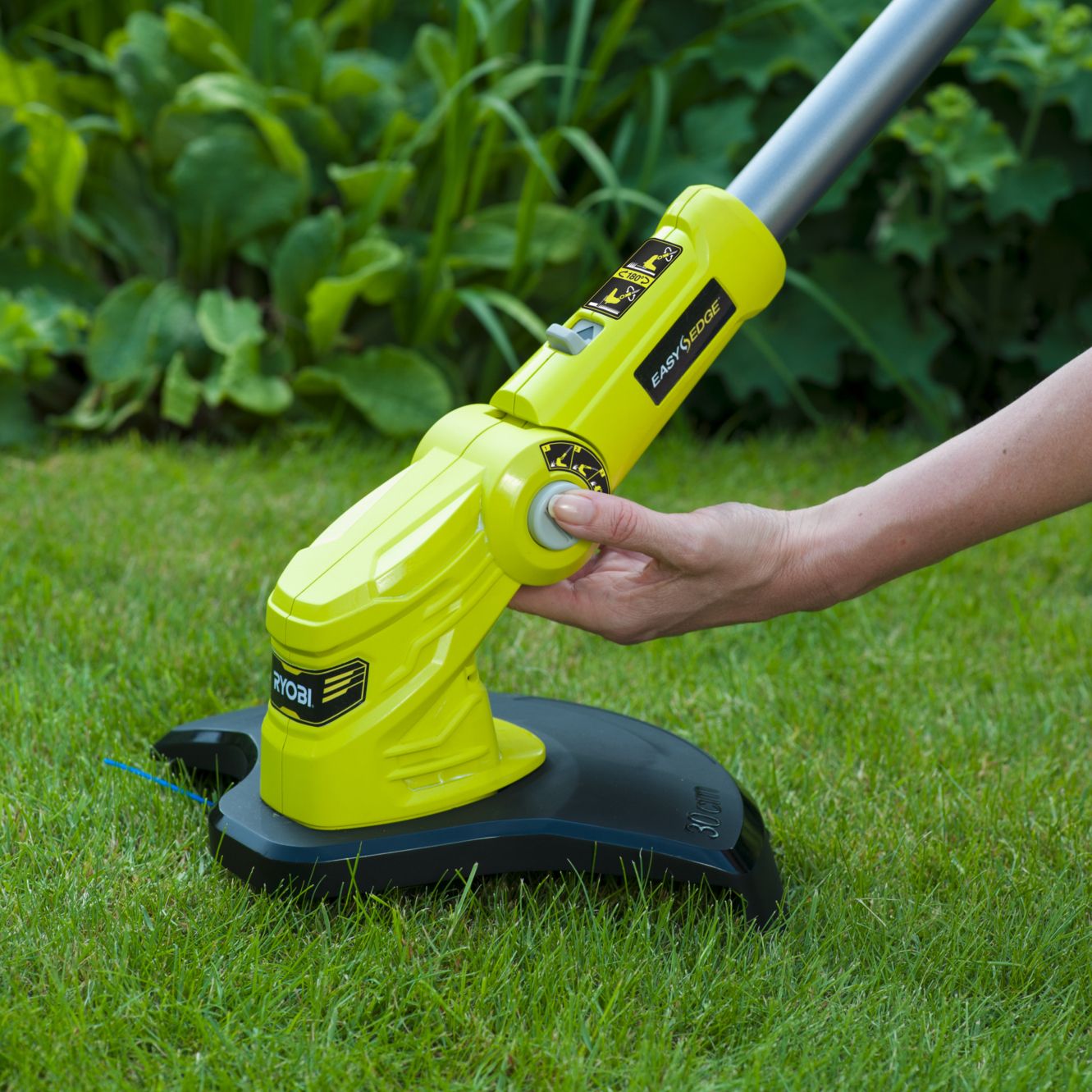 Ryobi ONE+ 18V 300mm Cordless Grass trimmer (1 x 2Ah) - RLT183220S