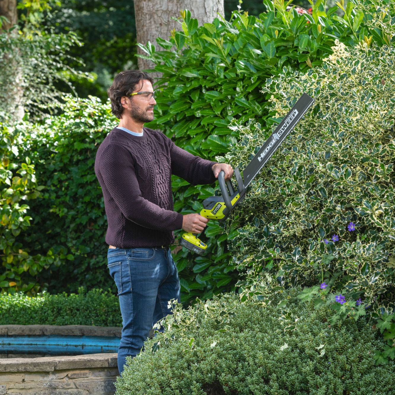 Ryobi ONE+ 18V Cordless Hedge trimmer (1 x 2Ah) - RY18HT50A-120