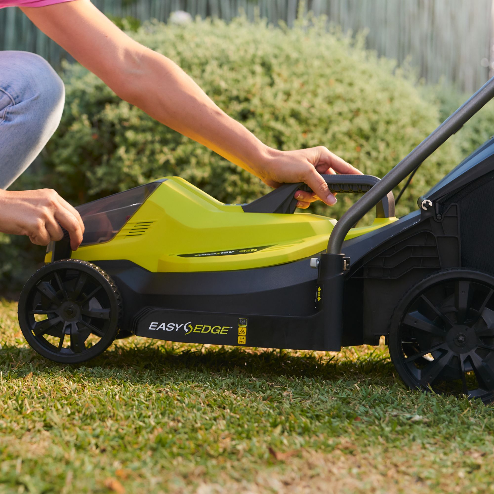 Ryobi ONE RLM18X33B50B Cordless 18V Rotary Lawnmower