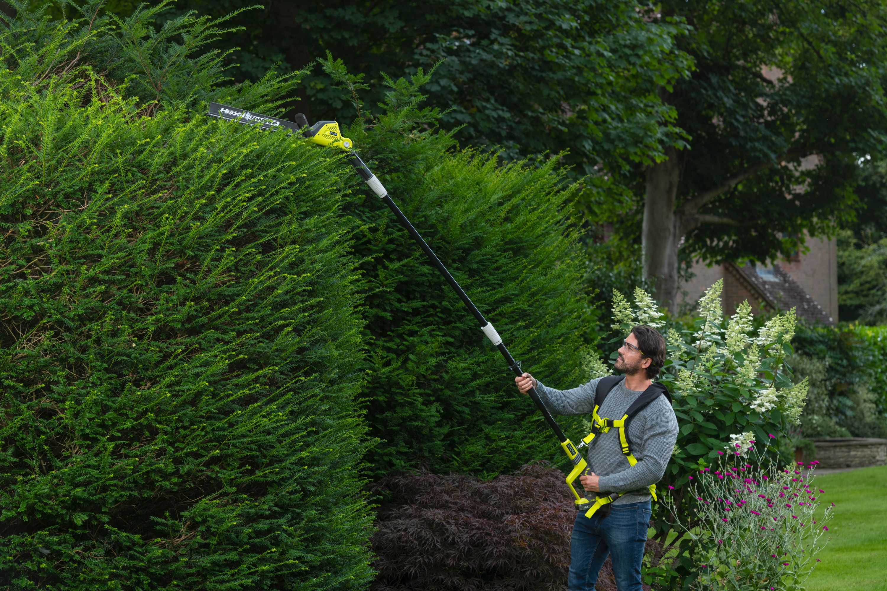 Ryobi extra long best sale reach hedge trimmer opt1845