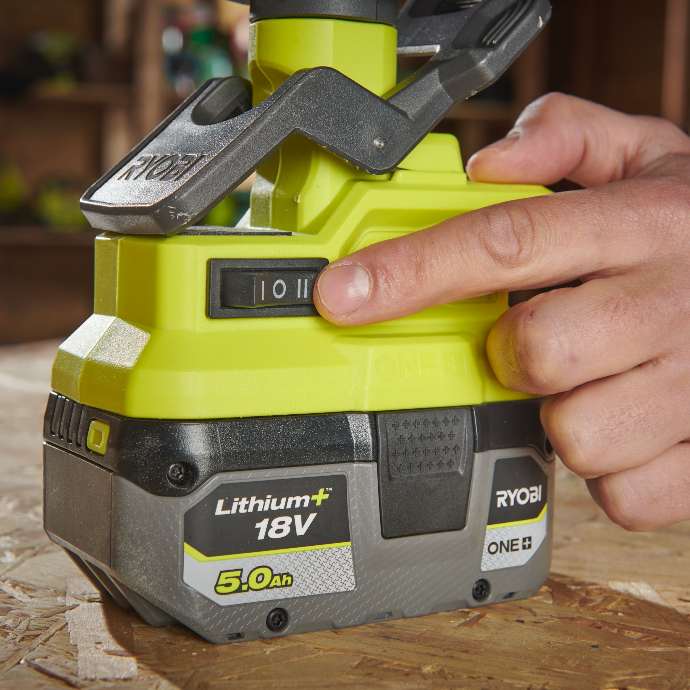 Ryobi RCF18-0 Desk fan
