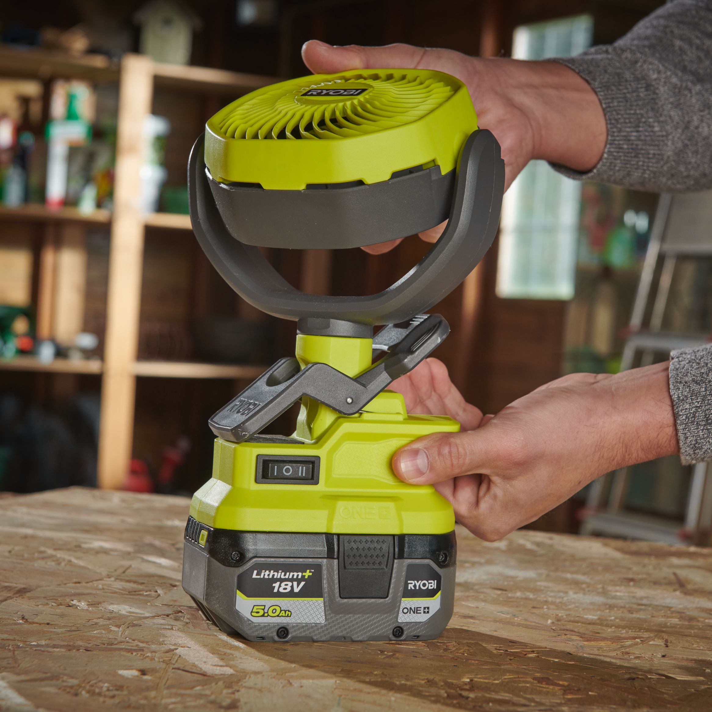 Ryobi RCF18-0 Desk fan