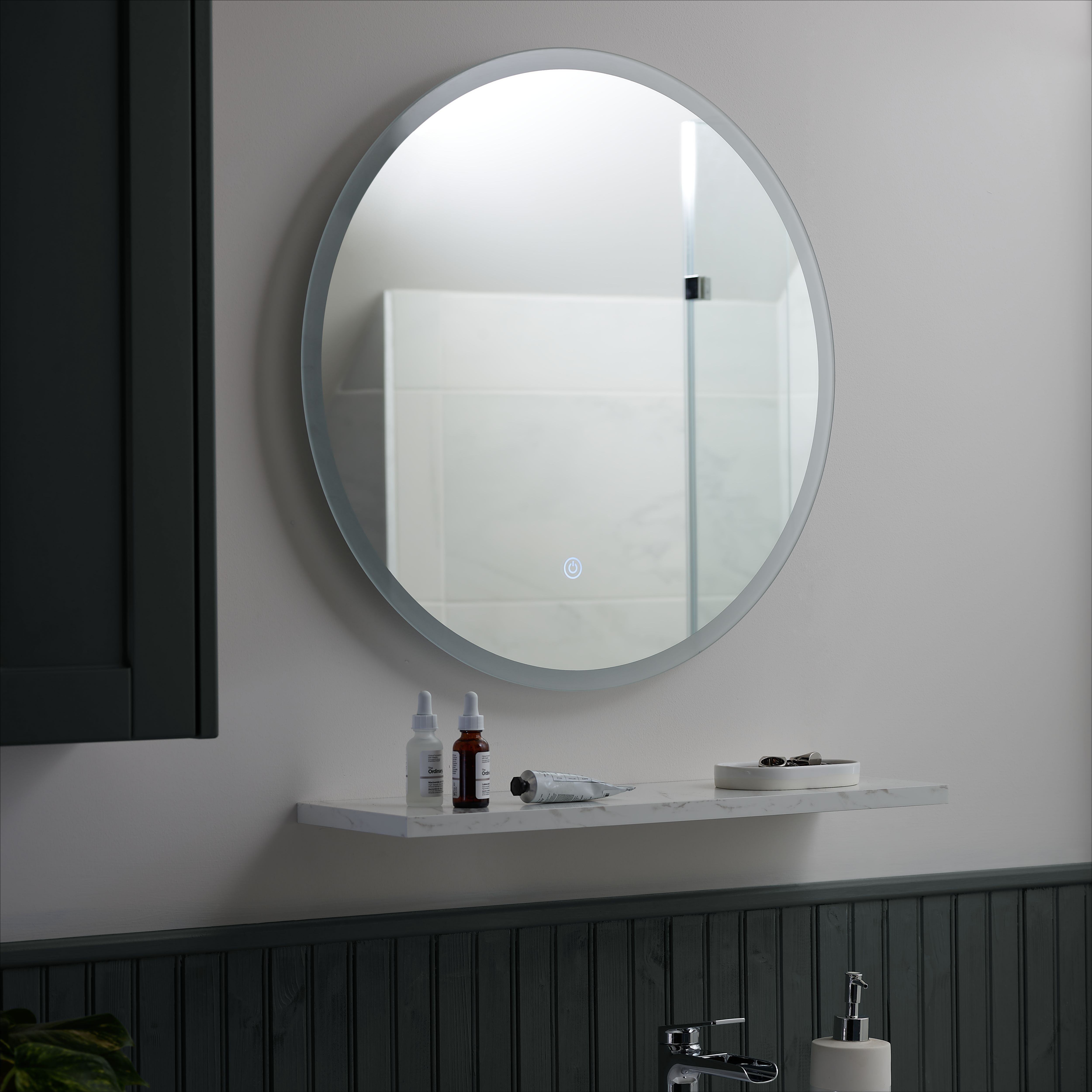 Colour changing outlet bathroom mirror