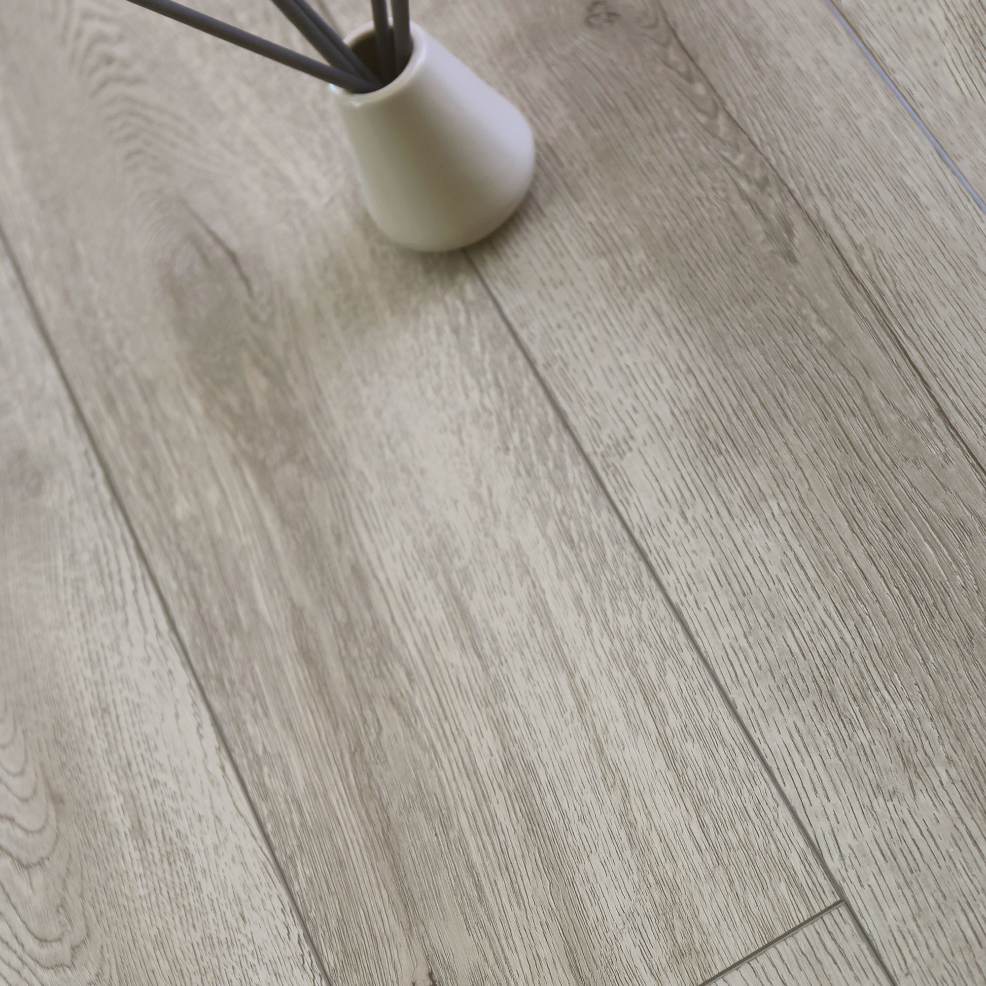 Showhome Grey Wood Effect Luxury Vinyl Click Flooring 2 42m Pack Diy At B Q