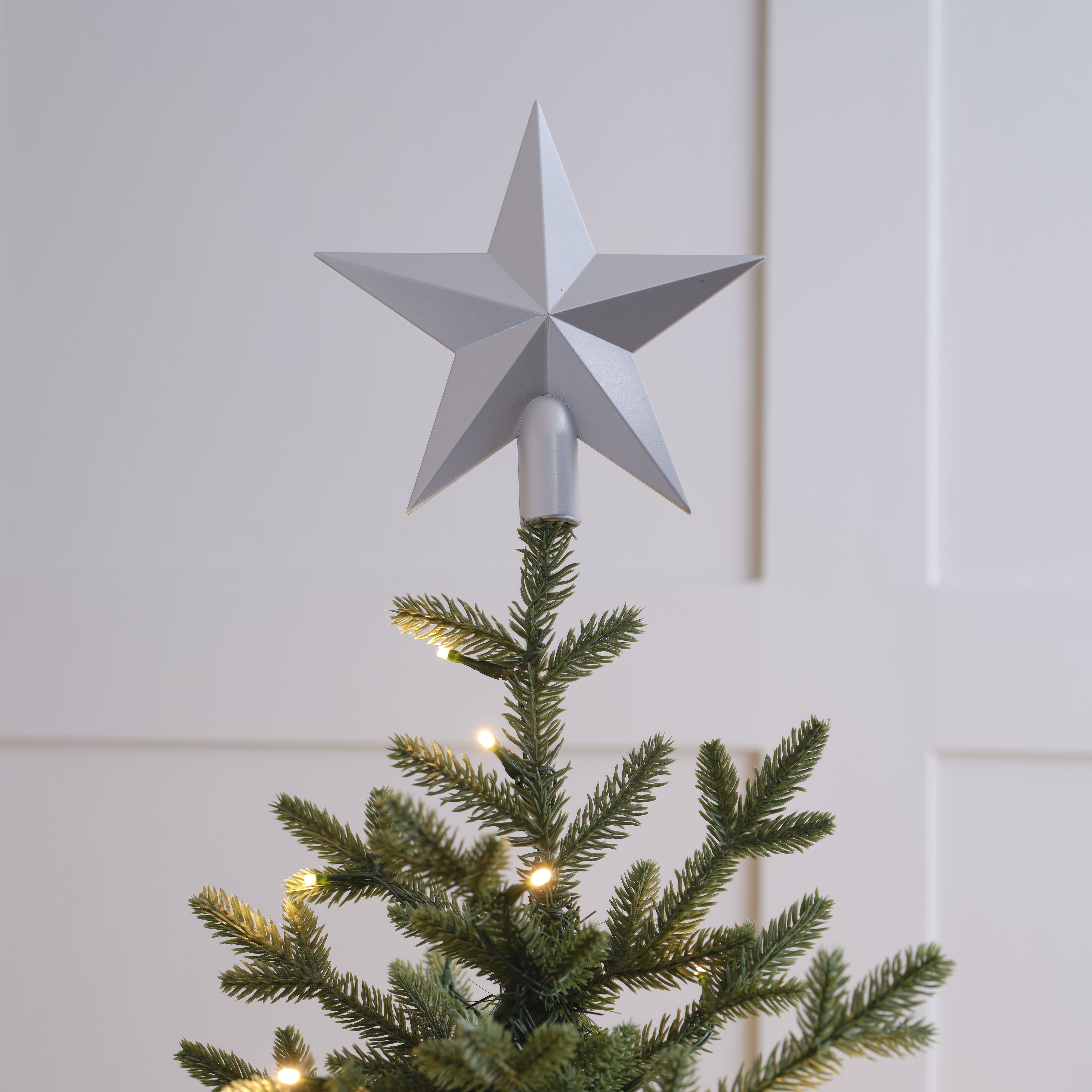 SILVER EFFECT STAR CHRISTMAS TREE TOPPER