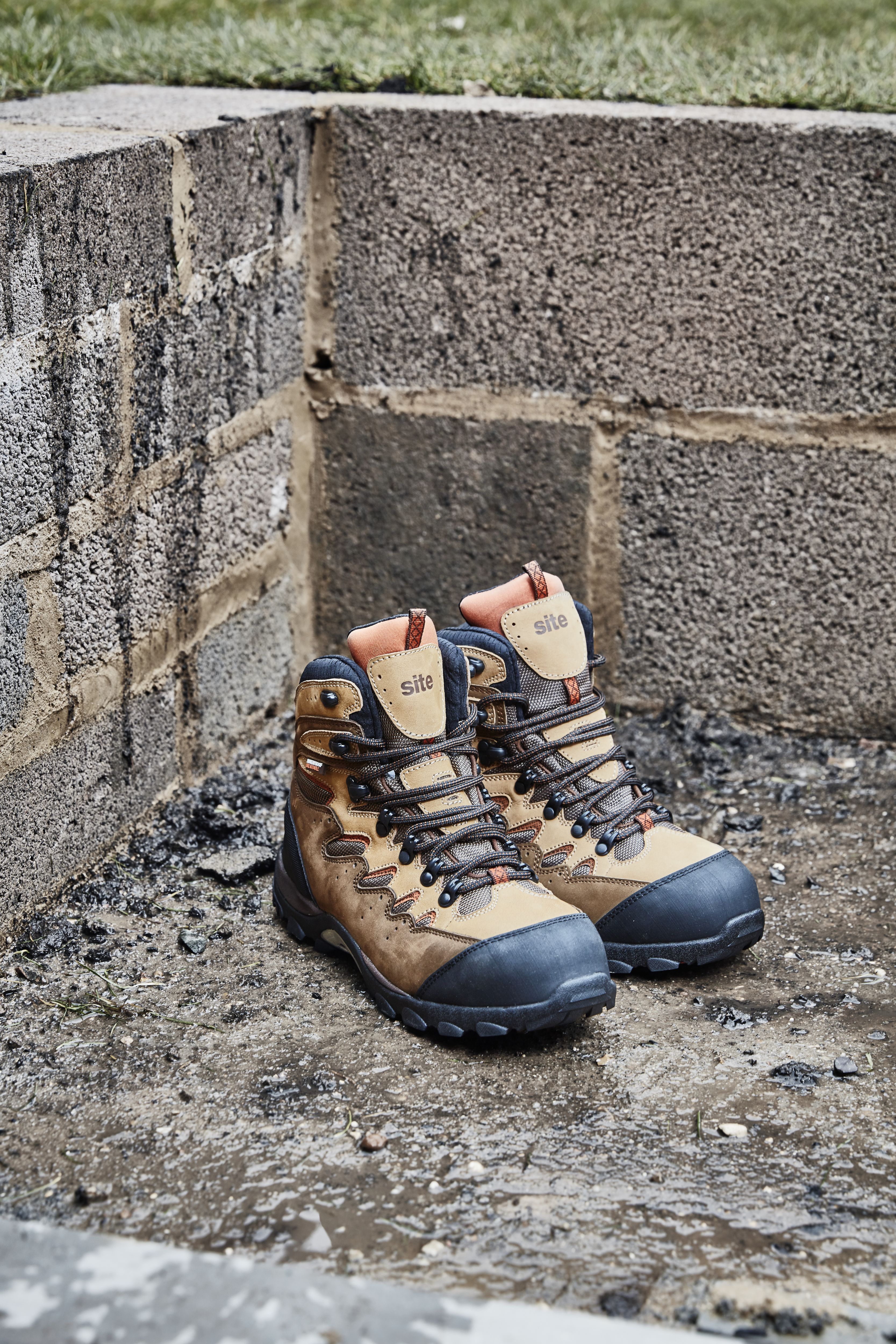 Site Elbert Brown Trainer boots, Size 11