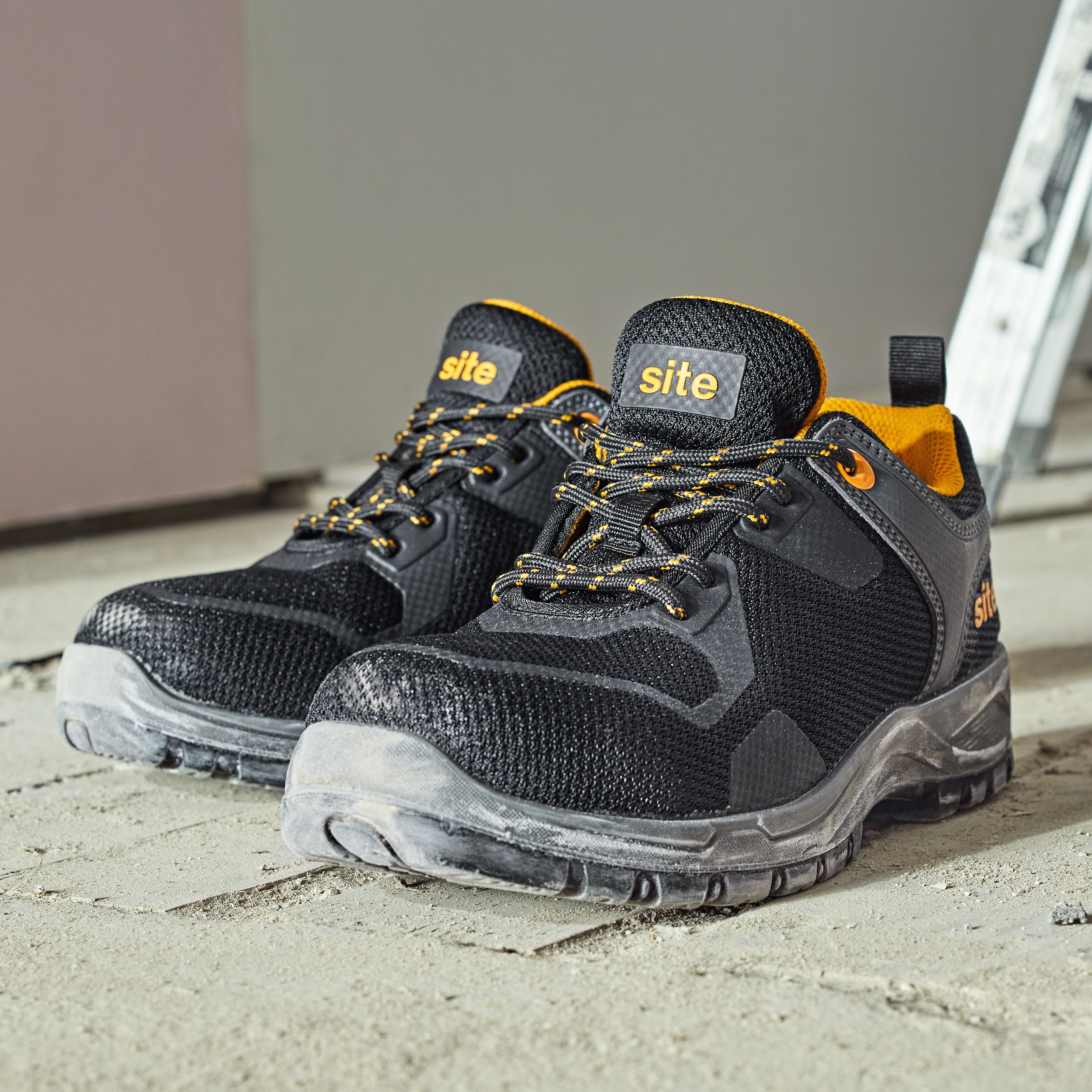 Site Haydar Black Safety trainers Size 6
