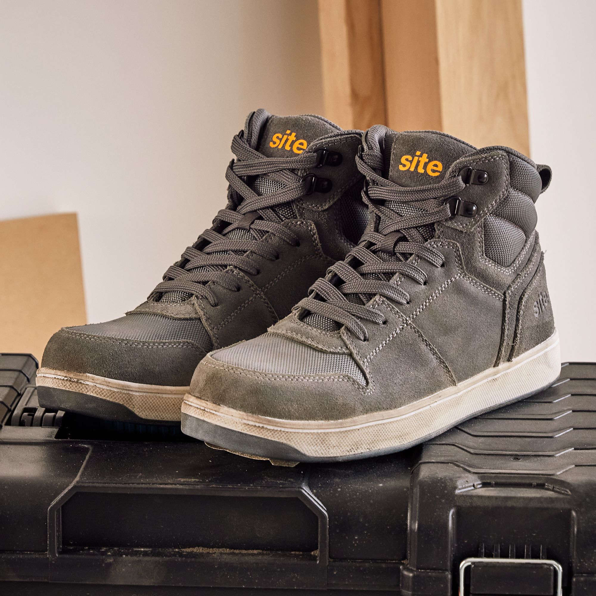 Site Toth Grey Trainer boots, Size 8