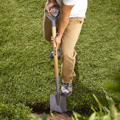 SKIP18C SPADE STEEL HEAD SQ WOODEN SHAFT