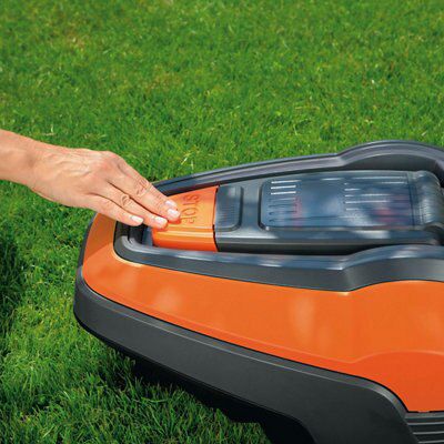 SKIP20A FLYMO 1200R ROBOTIC LAWNMOWER