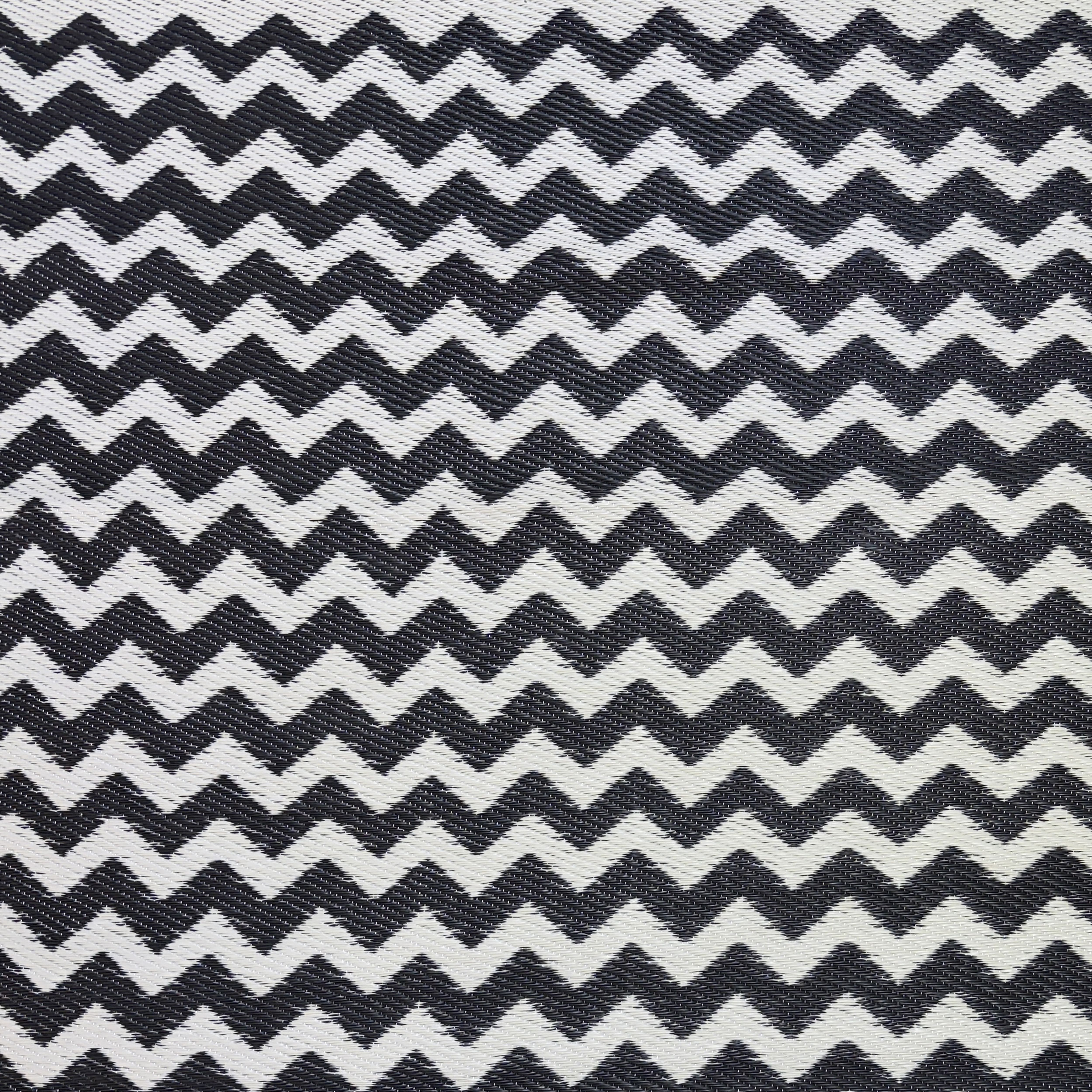 Smart Garden Alfresco Black & White Zig Zag Outdoor Rug, (L)210cm x (W)150cm