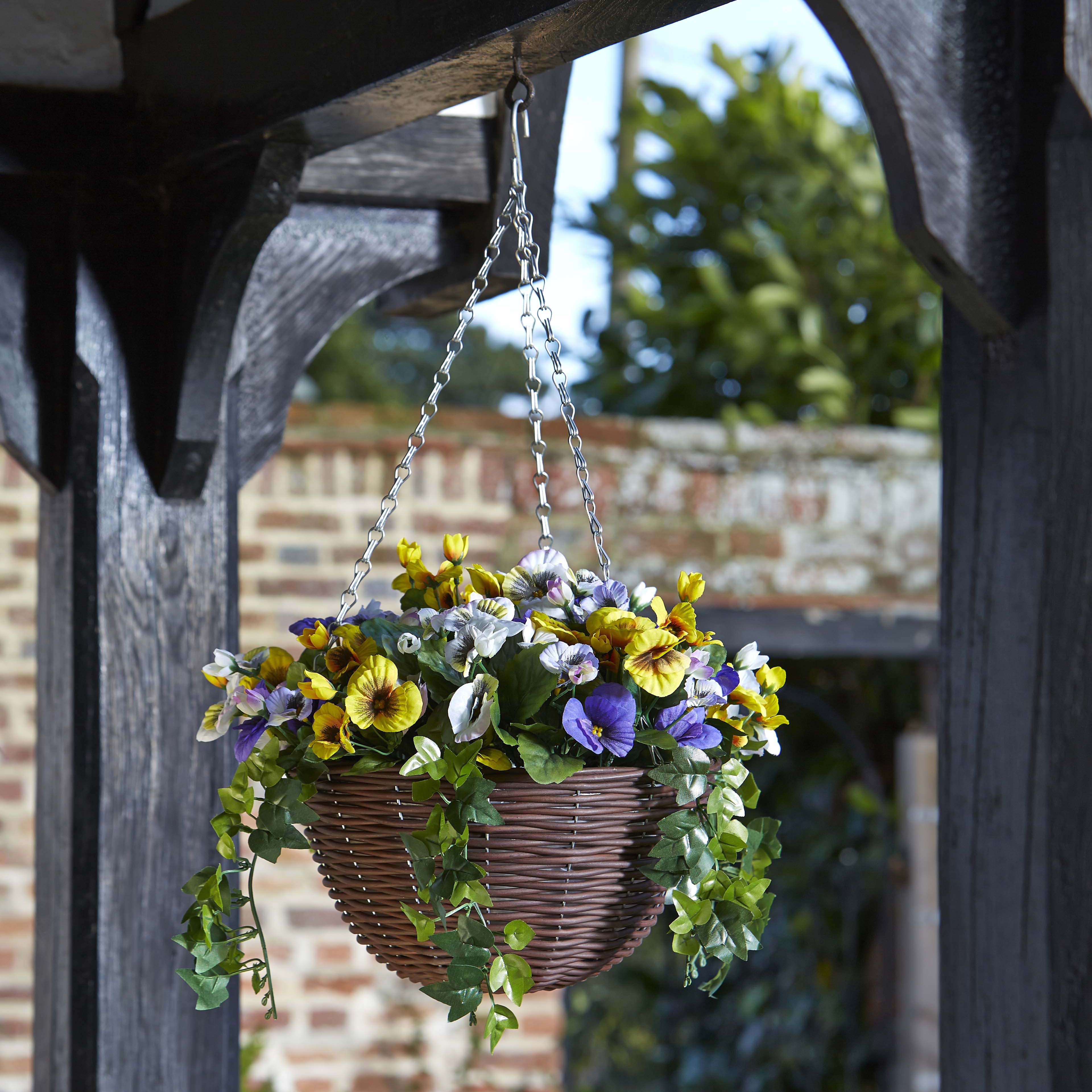 B&q deals hanging baskets