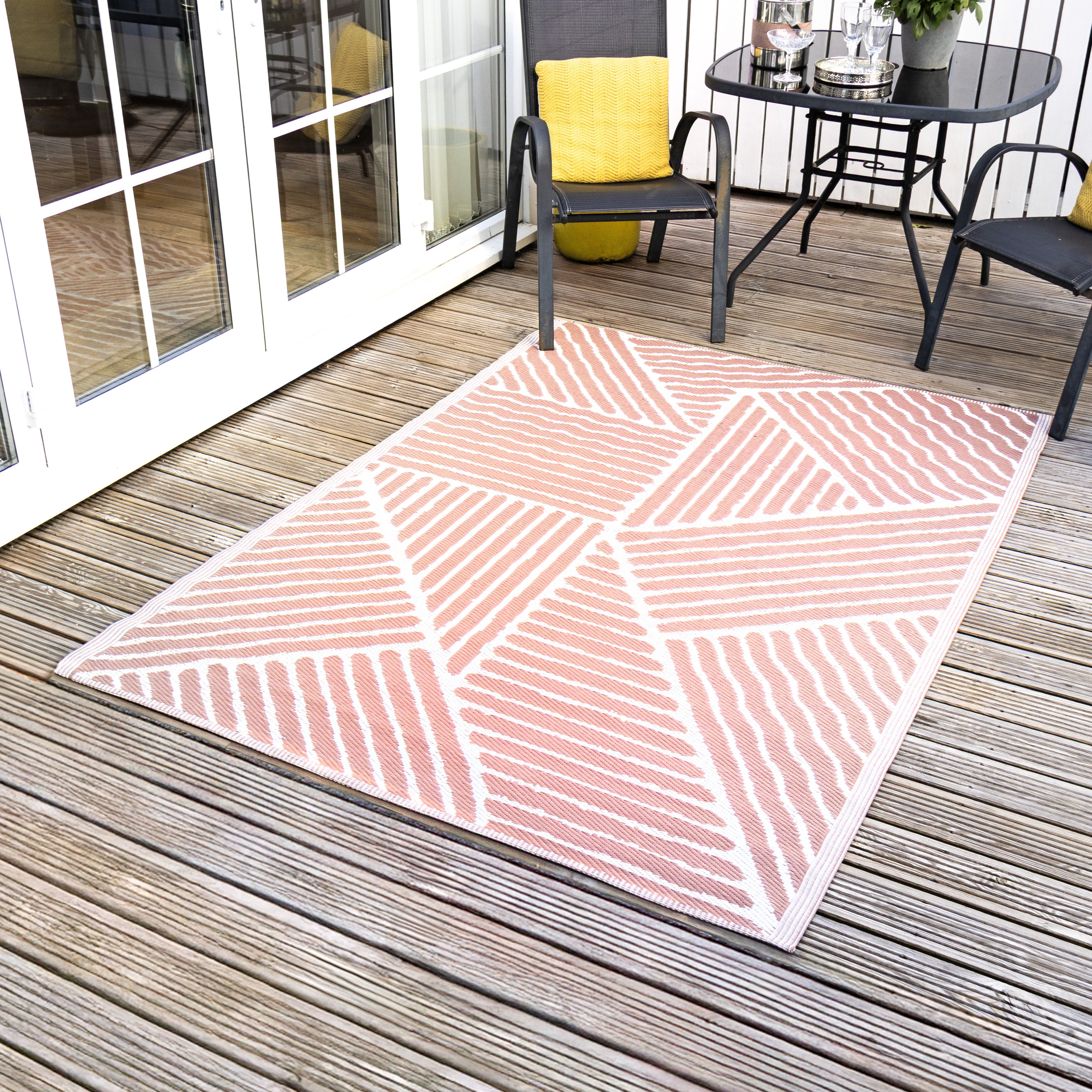Smart Garden Terracotta Signal Extra large Outdoor Rug, (L)240cm x (W)180cm