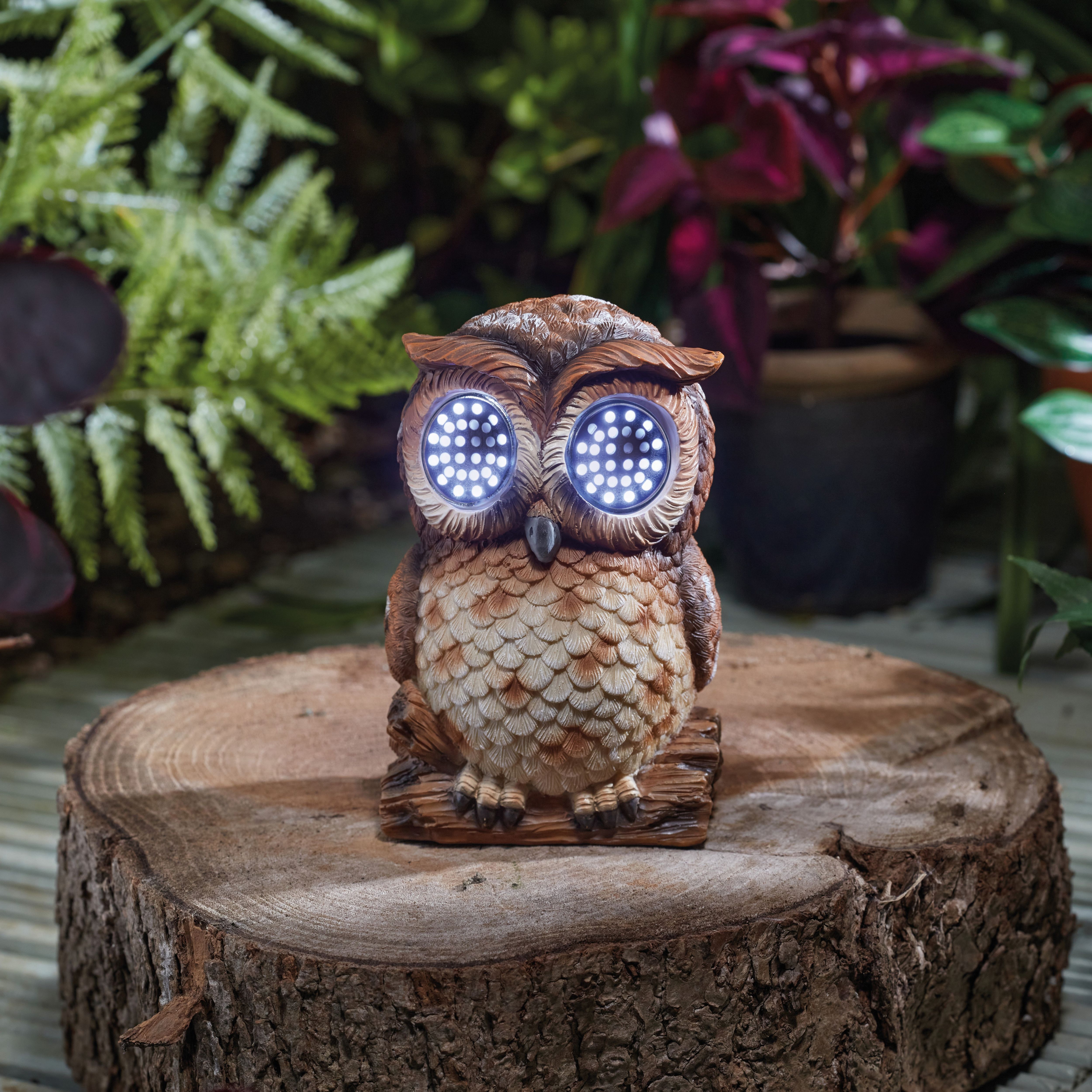 Smart Solar Blinkin Brown Hand painted effect Owl Solar-powered