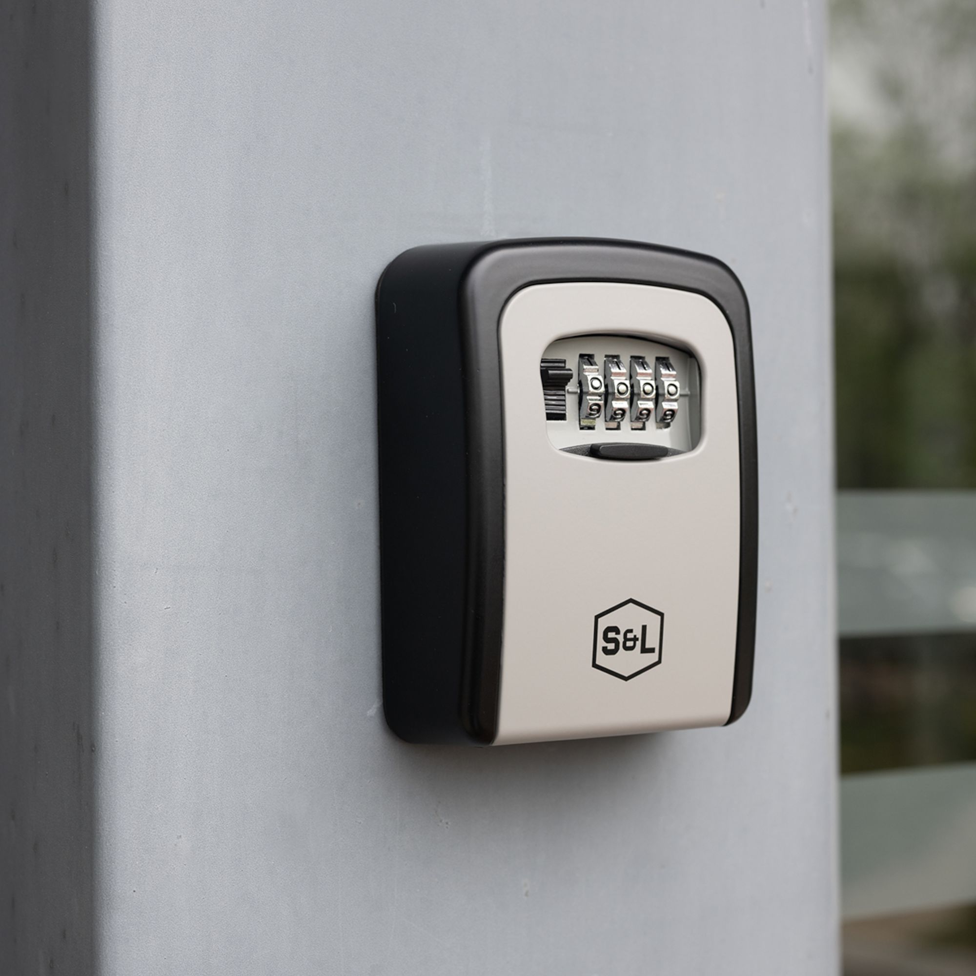 Smith & Locke 4 digit Wall-mounted Internal & external Combination Key safe