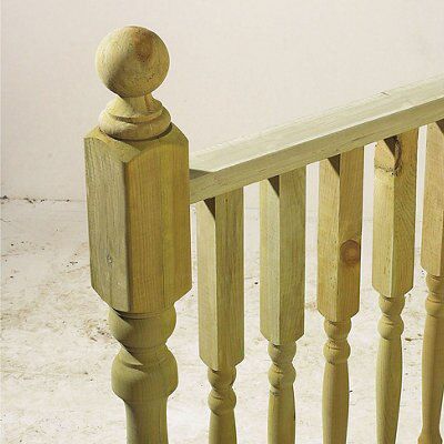 Spruce Colonial Ball top Post cap, (H)127mm (W)82mm