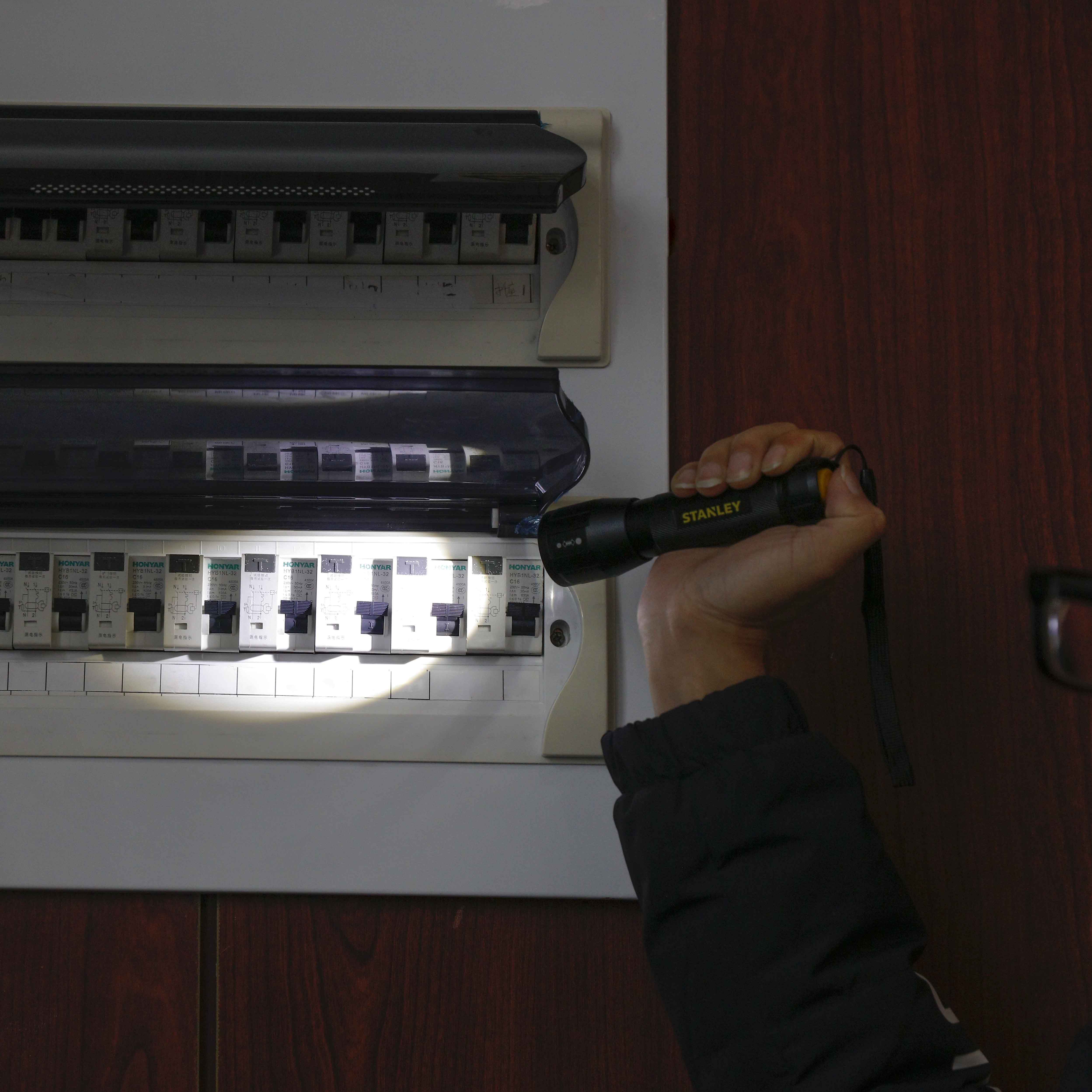 Stanley Black 300lm LED Battery-powered Torch