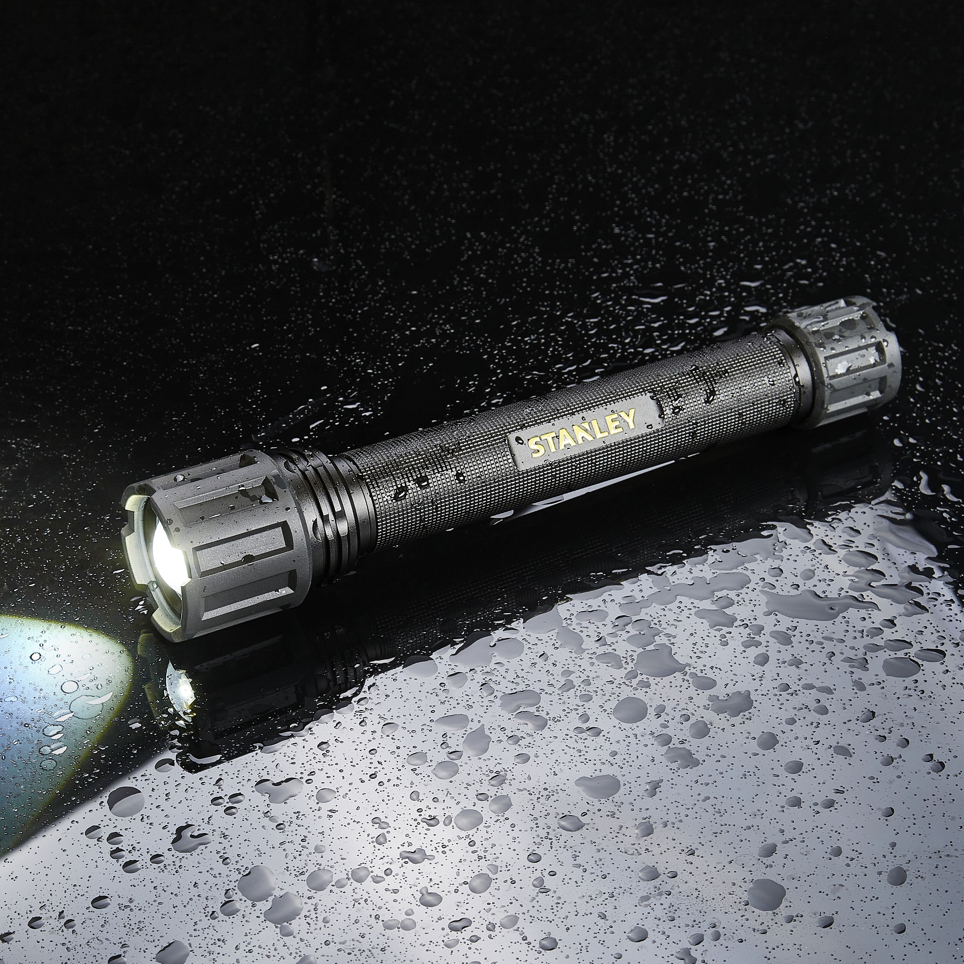 Stanley Black 800lm LED Battery-powered Torch
