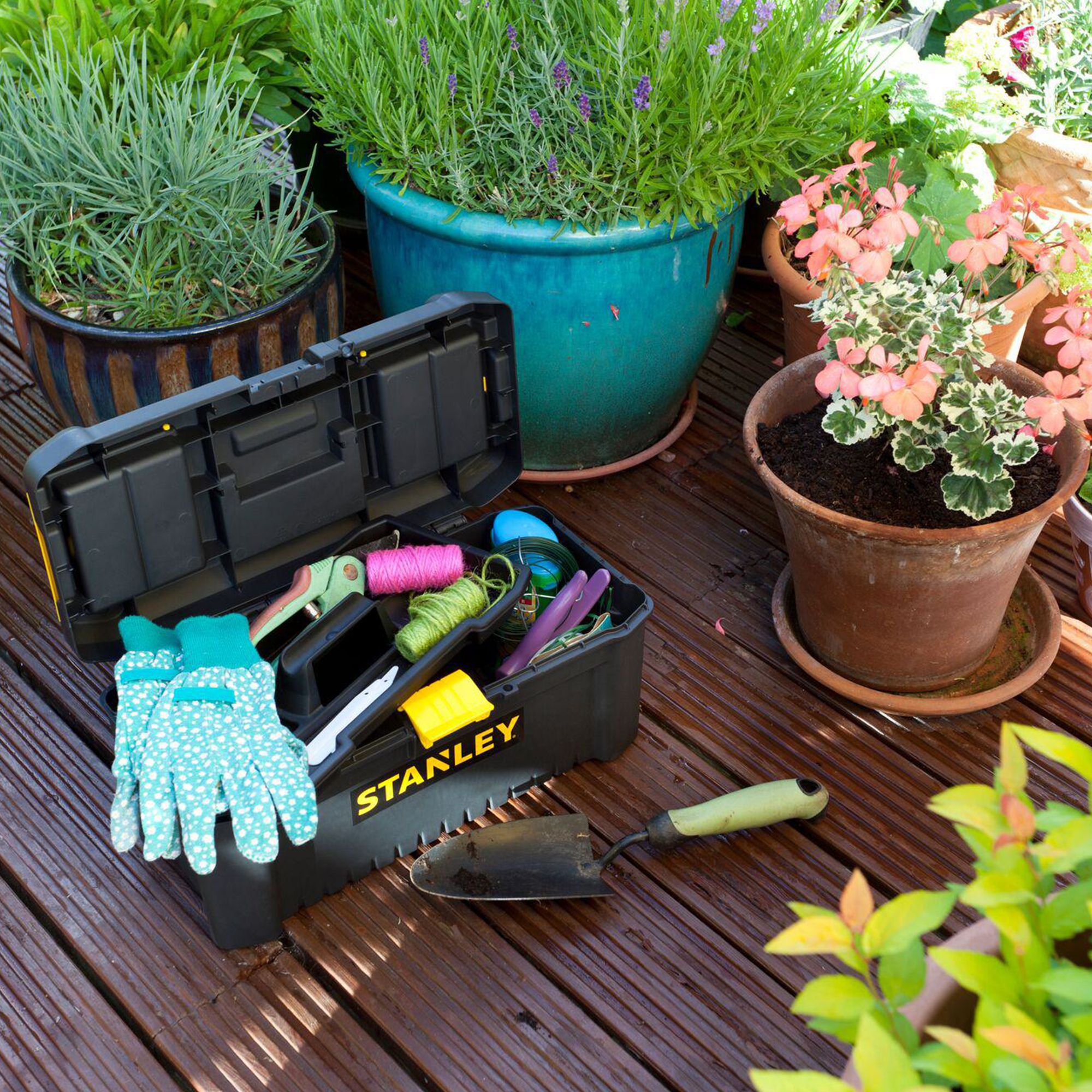 Stanley Black & yellow 16in Toolbox