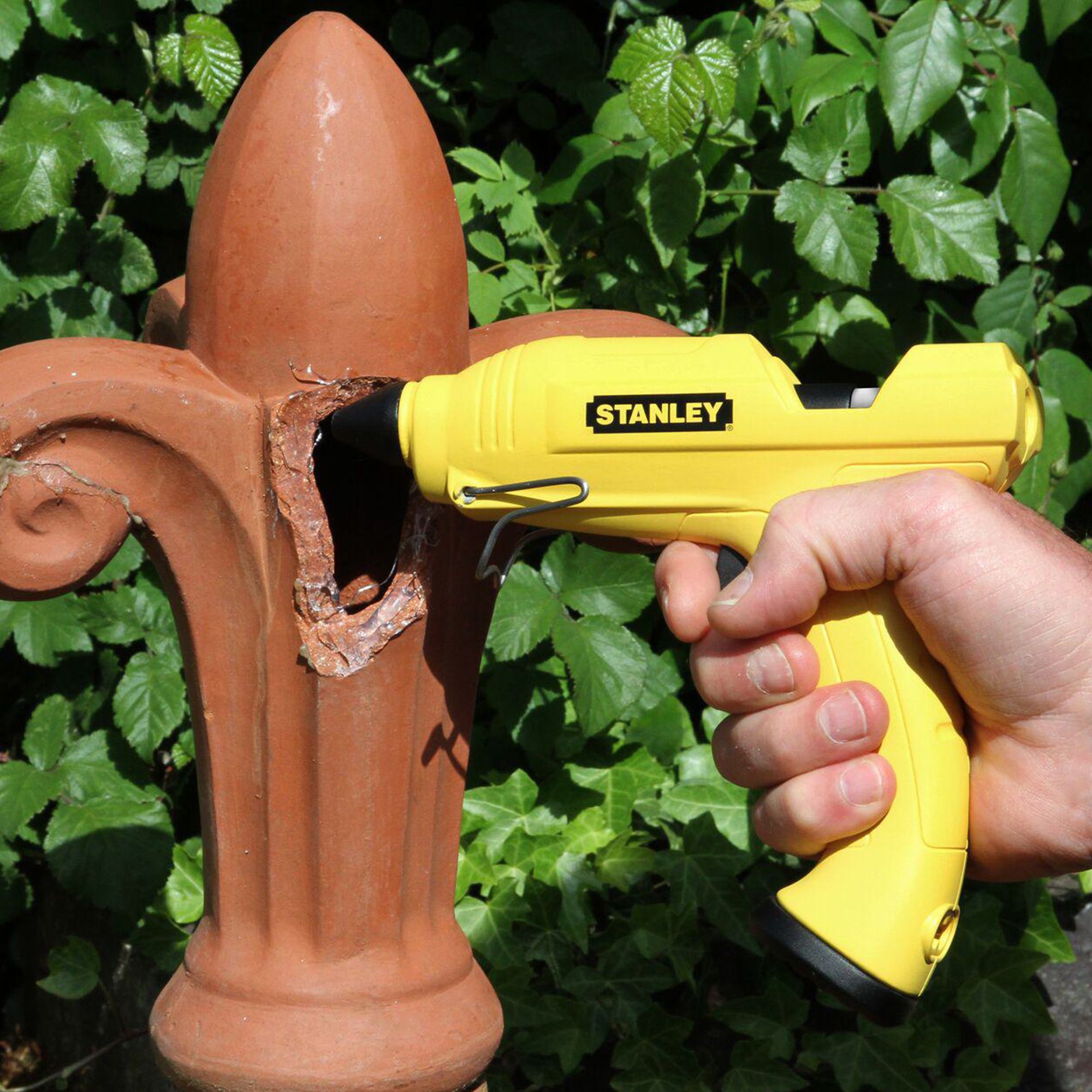 STANLEY Standard Temperature Cordless Glue Gun (7 mm), Model Name/Number:  STHT6-7041, 25WATS at Rs 1550 in Pune