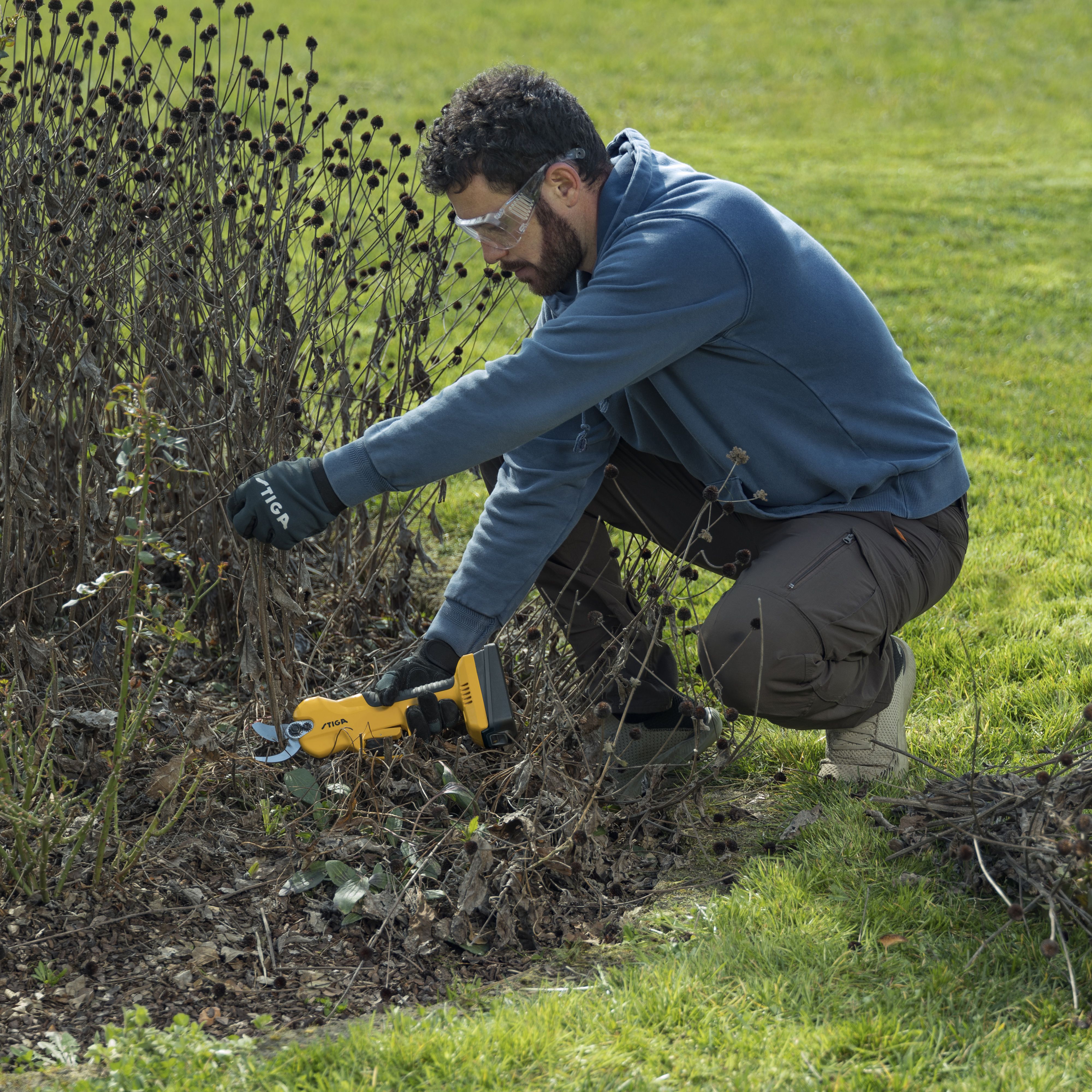 Stiga 20V SC 100e Kit / 257022001/UKS Cordless Pruner & shrub shears, 30cm Bar