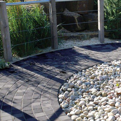 Strata Black Natural limestone Sett, 11.62m² (L)100mm (W)100mm Pack of 1