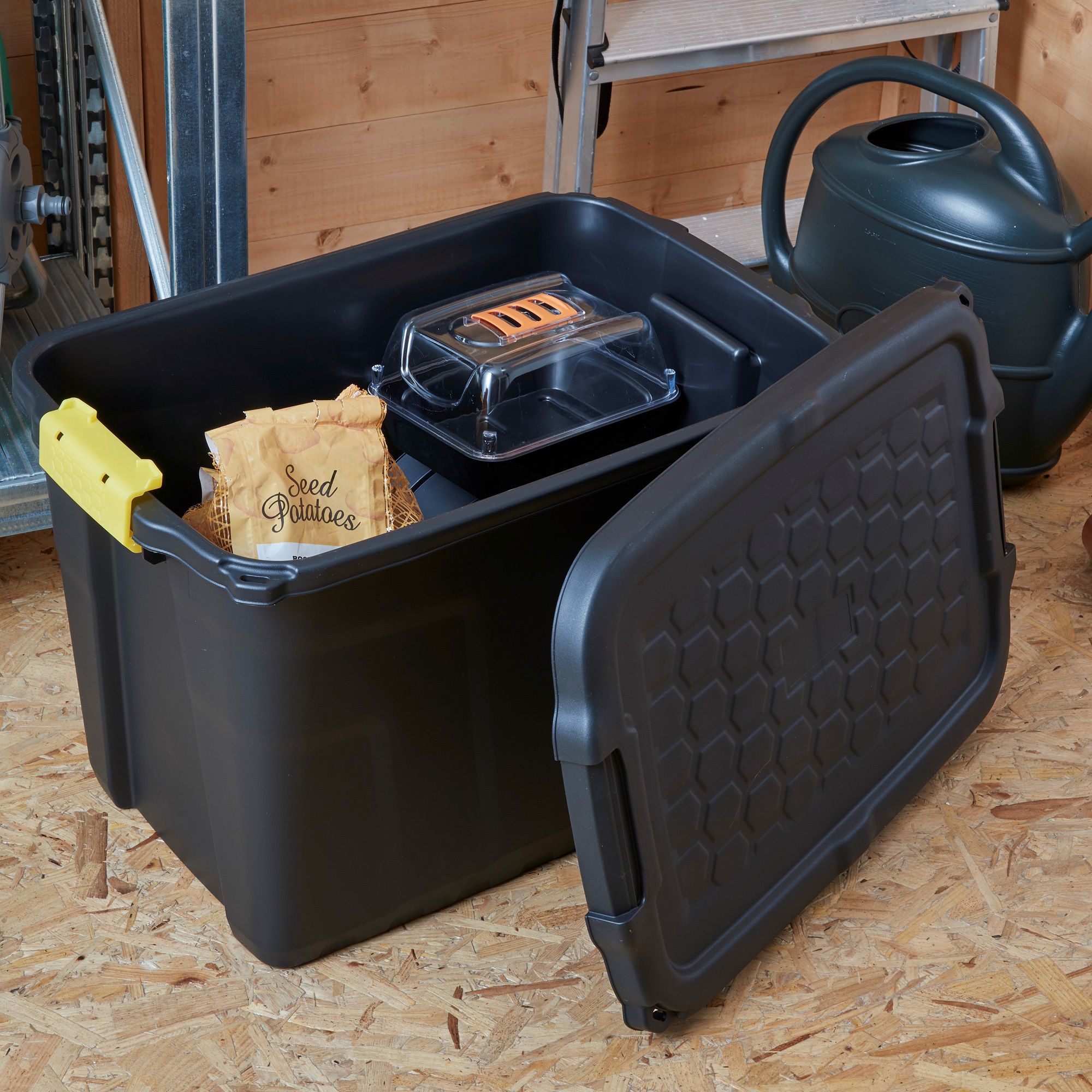 Strata Extra Large Plastic Mobile Heavy Duty Storage Garden Trunk Wheeled Tool  Box 145 Litre : : DIY & Tools