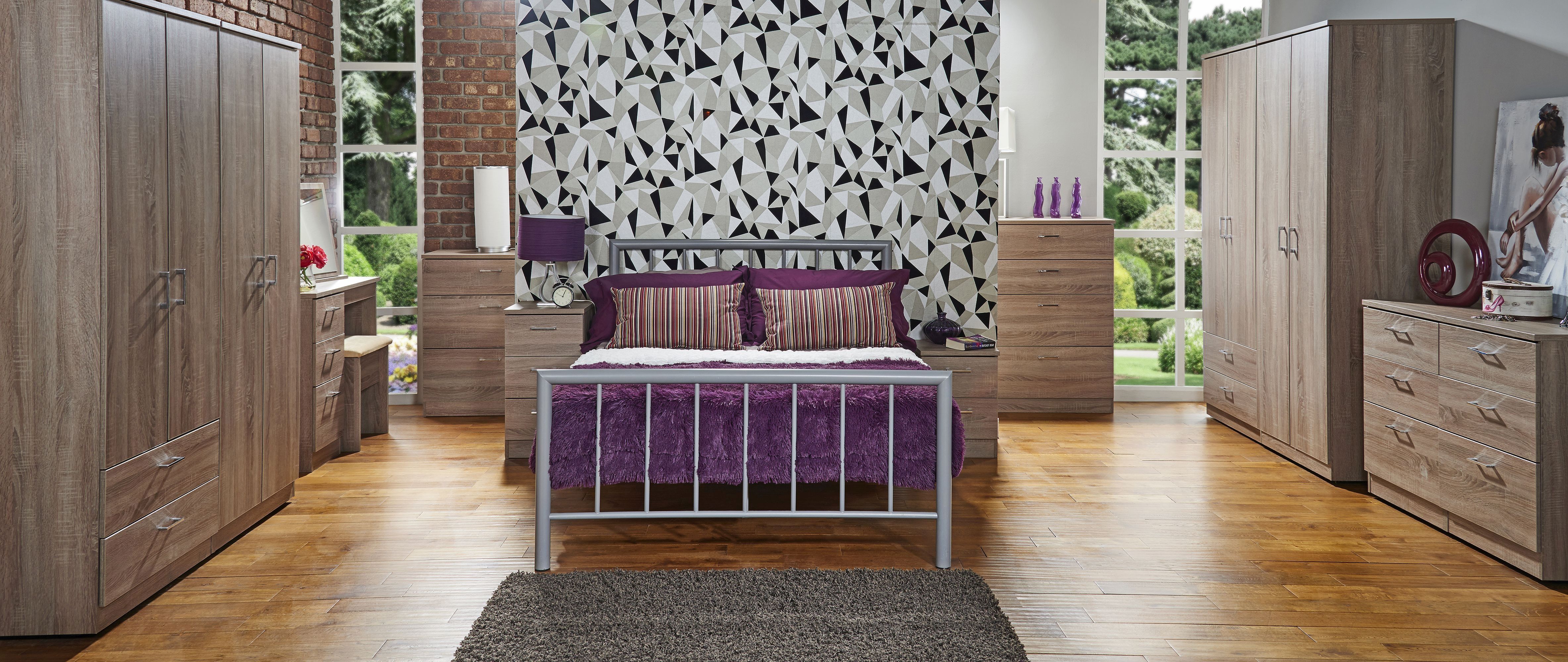 Tenby Ready assembled Dark oak effect 3 Drawer Bedside table (H)695mm (W)395mm (D)415mm
