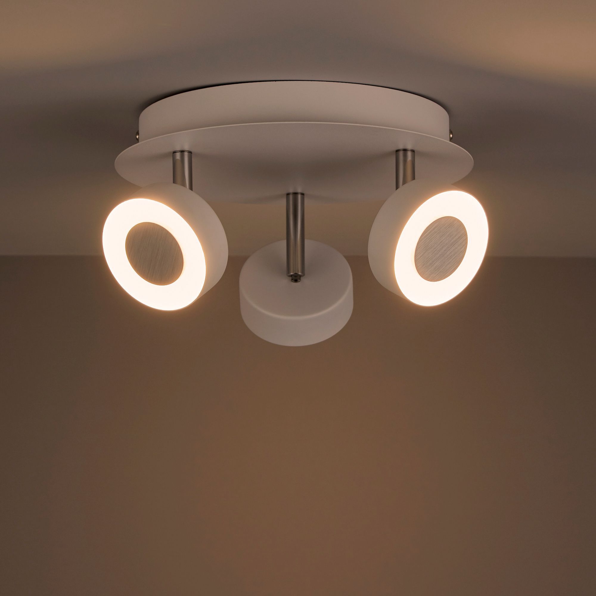 Tharros Modern White 3 Light Spotlight