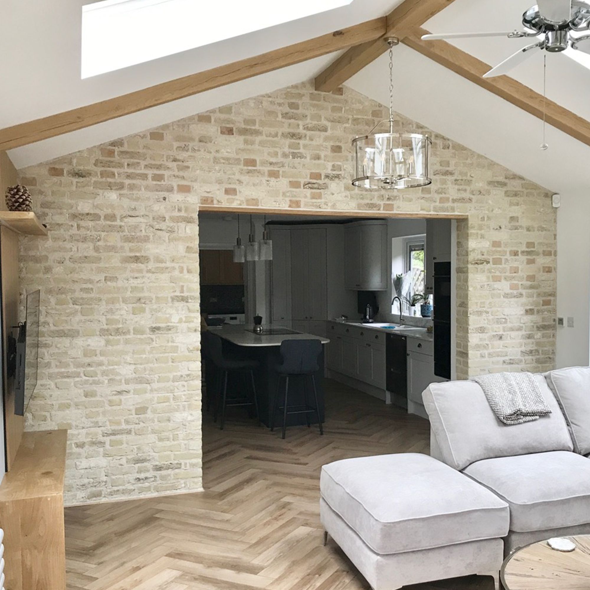 The Brick Tile Company Reclaimed Tumbled Cream Brick slip (L)215mm (W)65mm (T)22mm Pack of 35