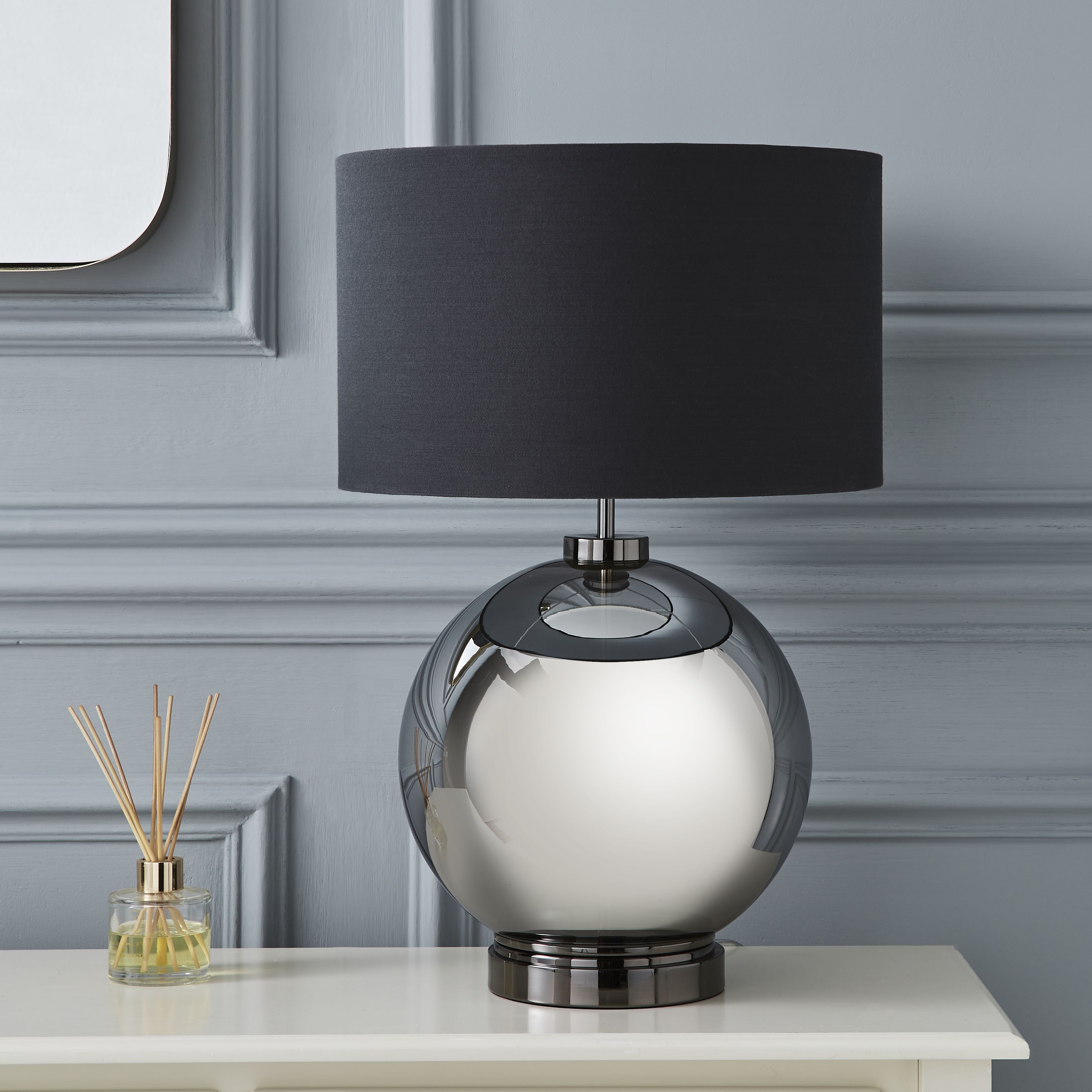 Black round store lamp