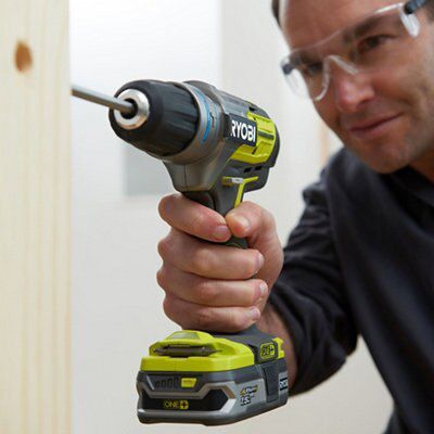 Titan Professional 240V 710W Corded Hammer drill 25736397