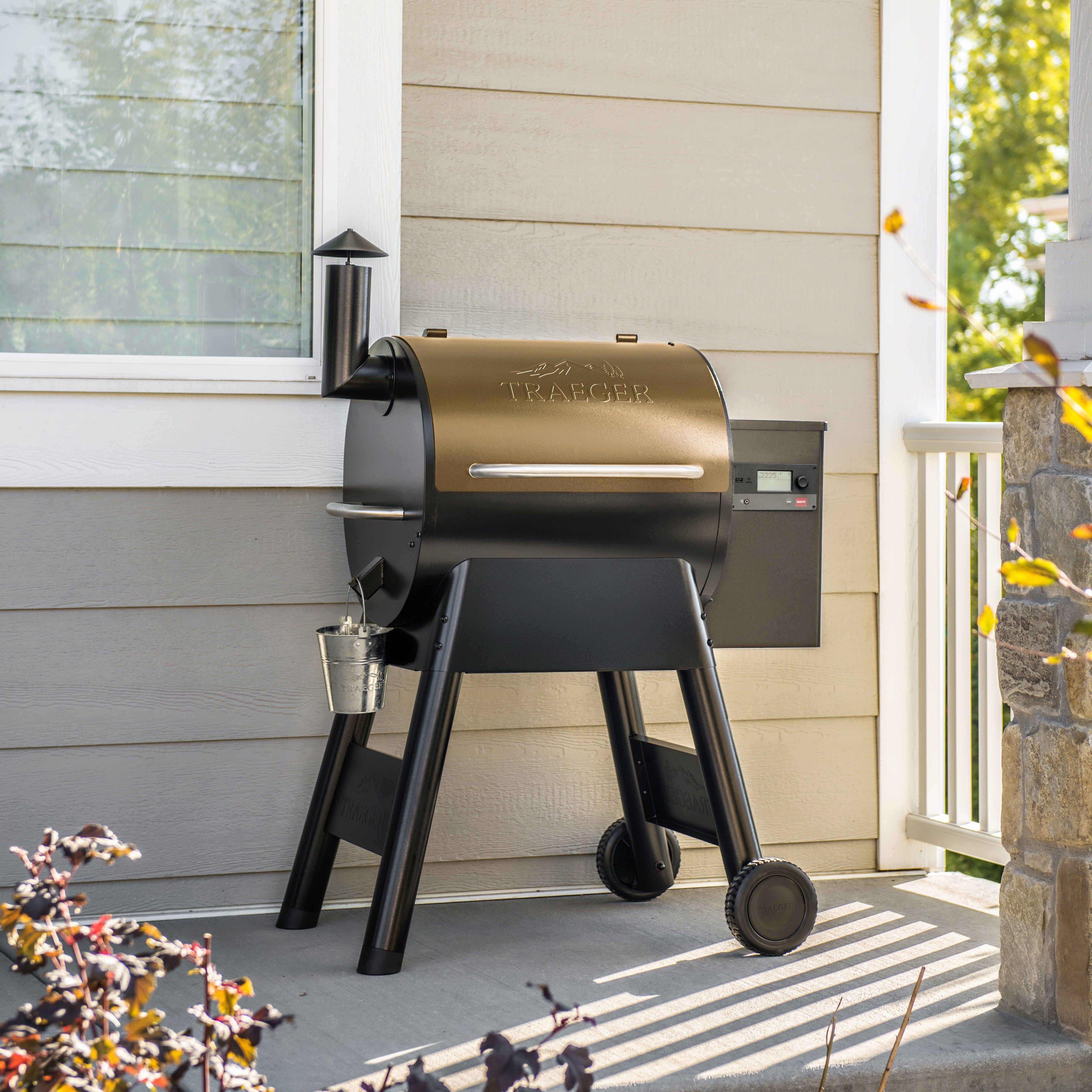 Traeger Pro 575 Bronze Wood burning grill