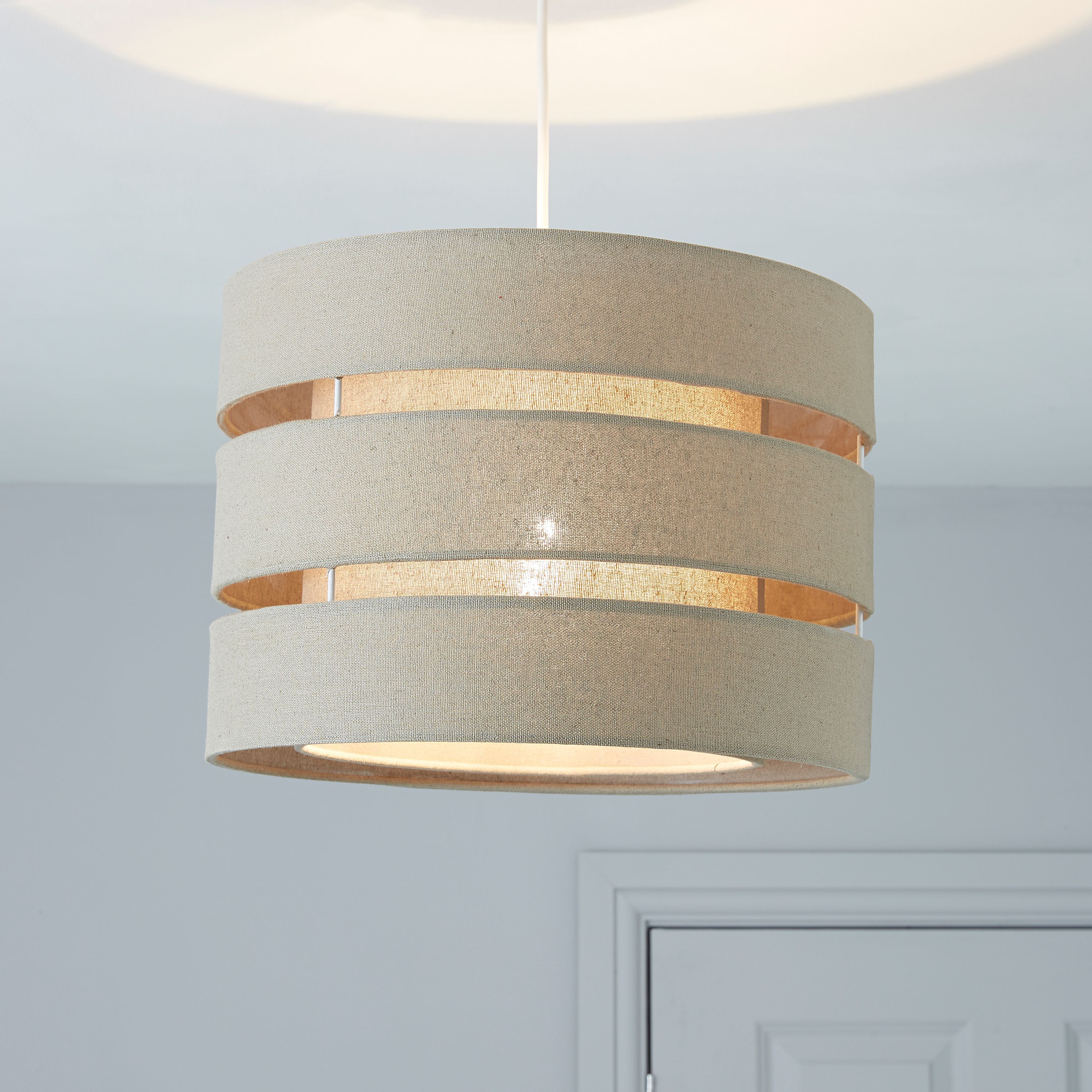 B&q feather hot sale lampshade