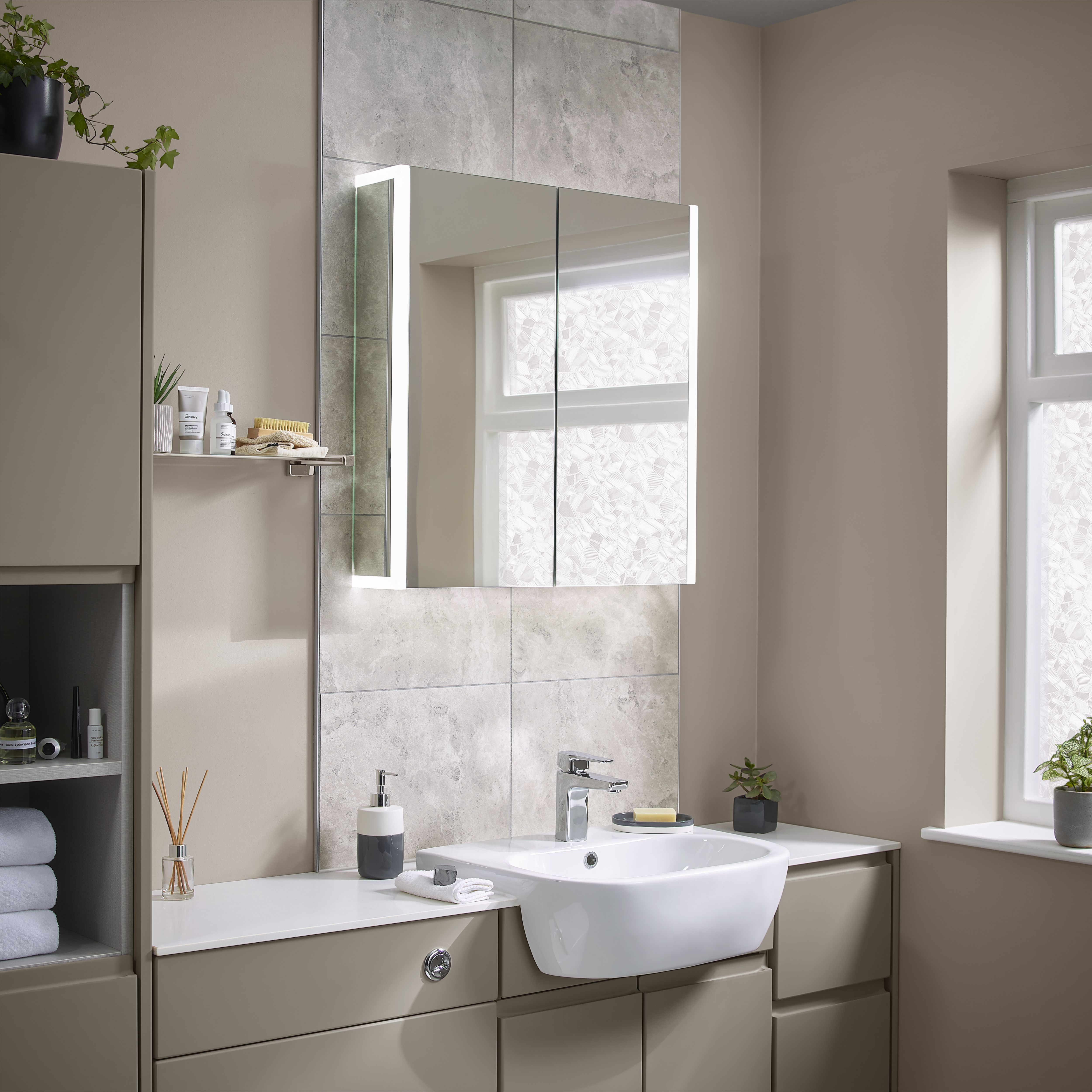 Troy Oscano Light grey Matt Stone effect Ceramic Indoor Wall & floor Tile - 16