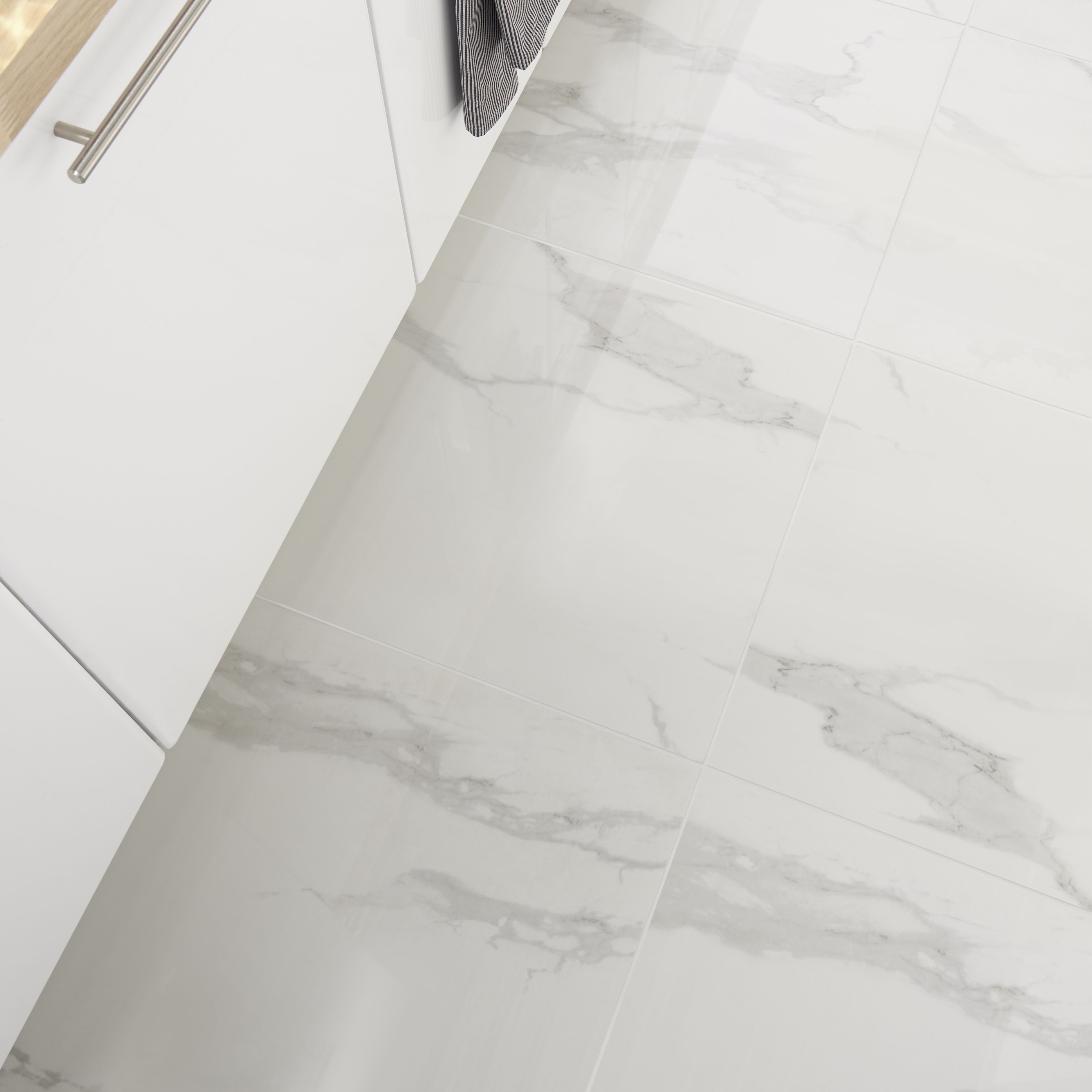 Ultimate White Gloss Marble effect Porcelain Indoor Floor Tile - 5