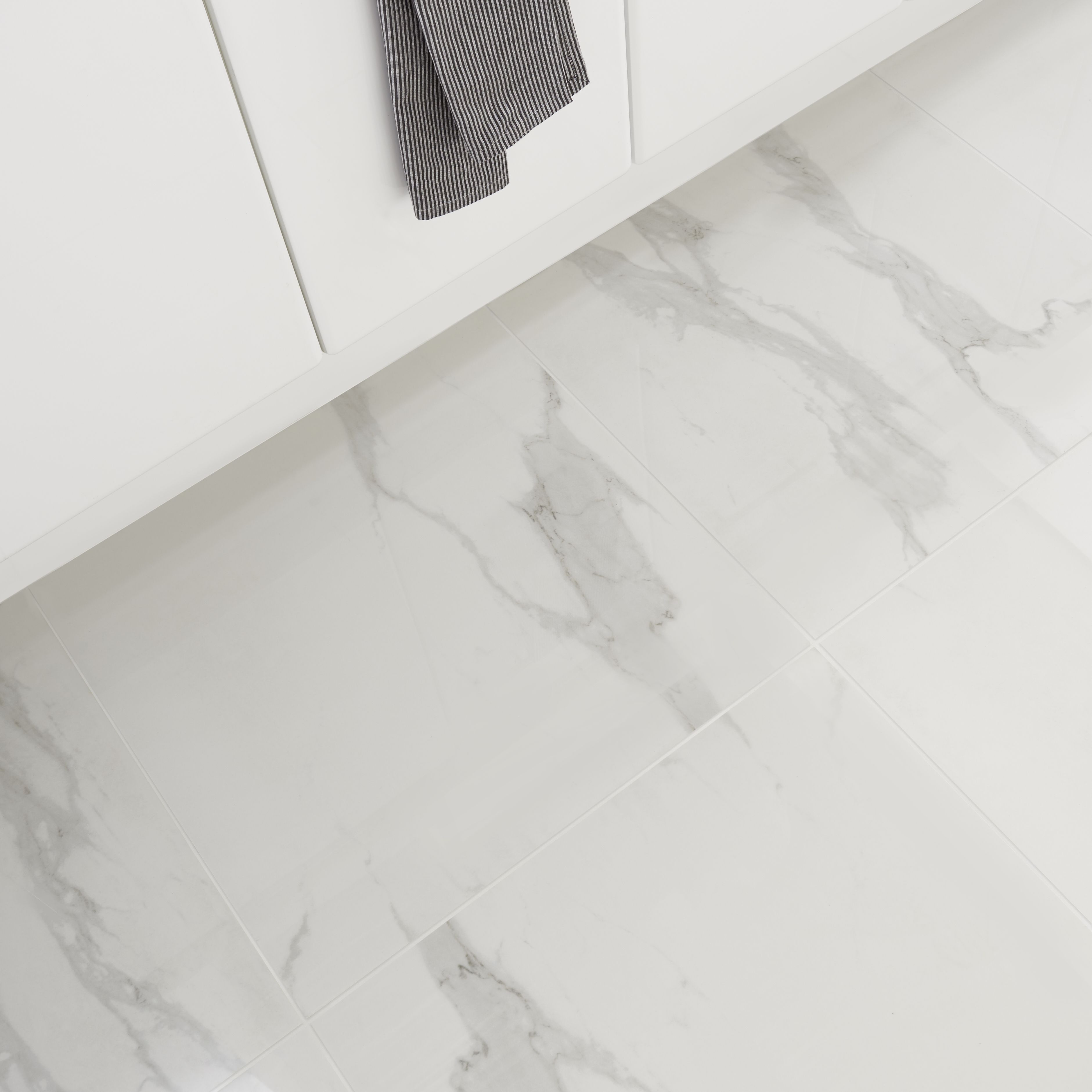 Ultimate White Gloss Marble effect Porcelain Indoor Floor Tile, Pack of 3, (L)595mm (W)595mm