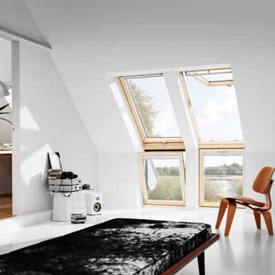 Velux Pine Top hung Roof window, (H)980mm (W)550mm