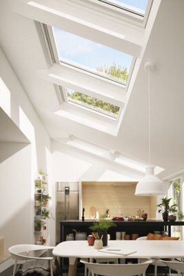 Velux Pivothung White Timber Centre pivot Roof window, (H)980mm (W)550mm