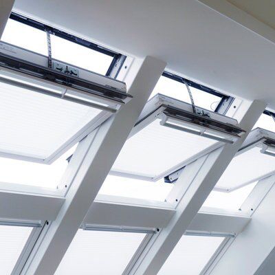 Velux White Timber Centre pivot Roof window, (H)1600mm (W)940mm