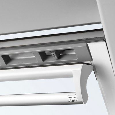 Velux White Timber Centre pivot Roof window, (H)780mm (W)550mm